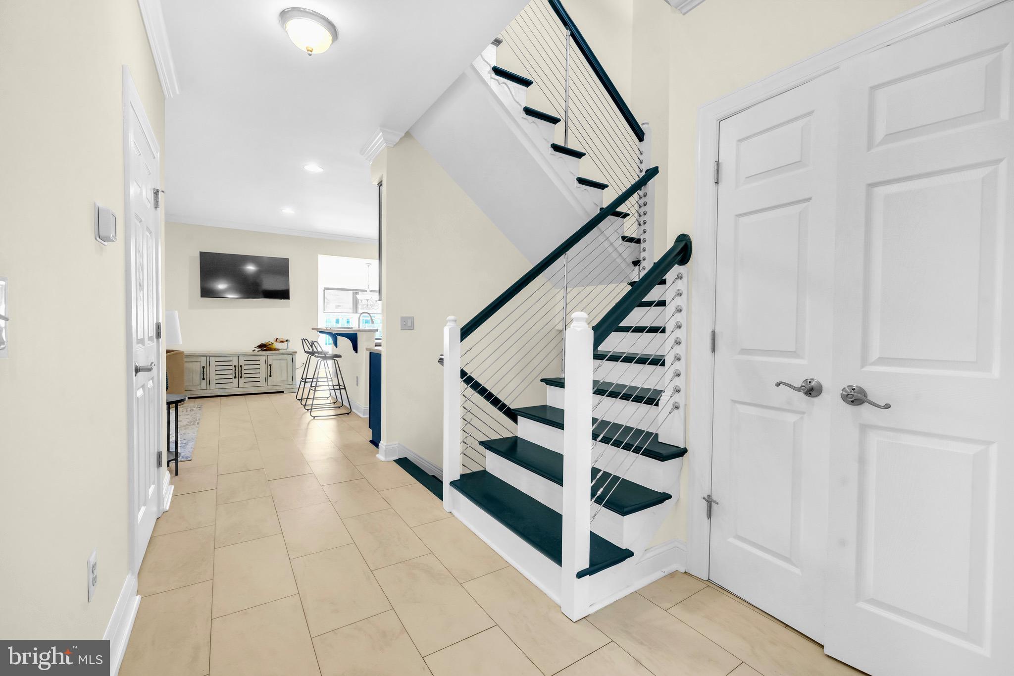 TOWNS & RESIDENCES AT WATERSIDE - Residential