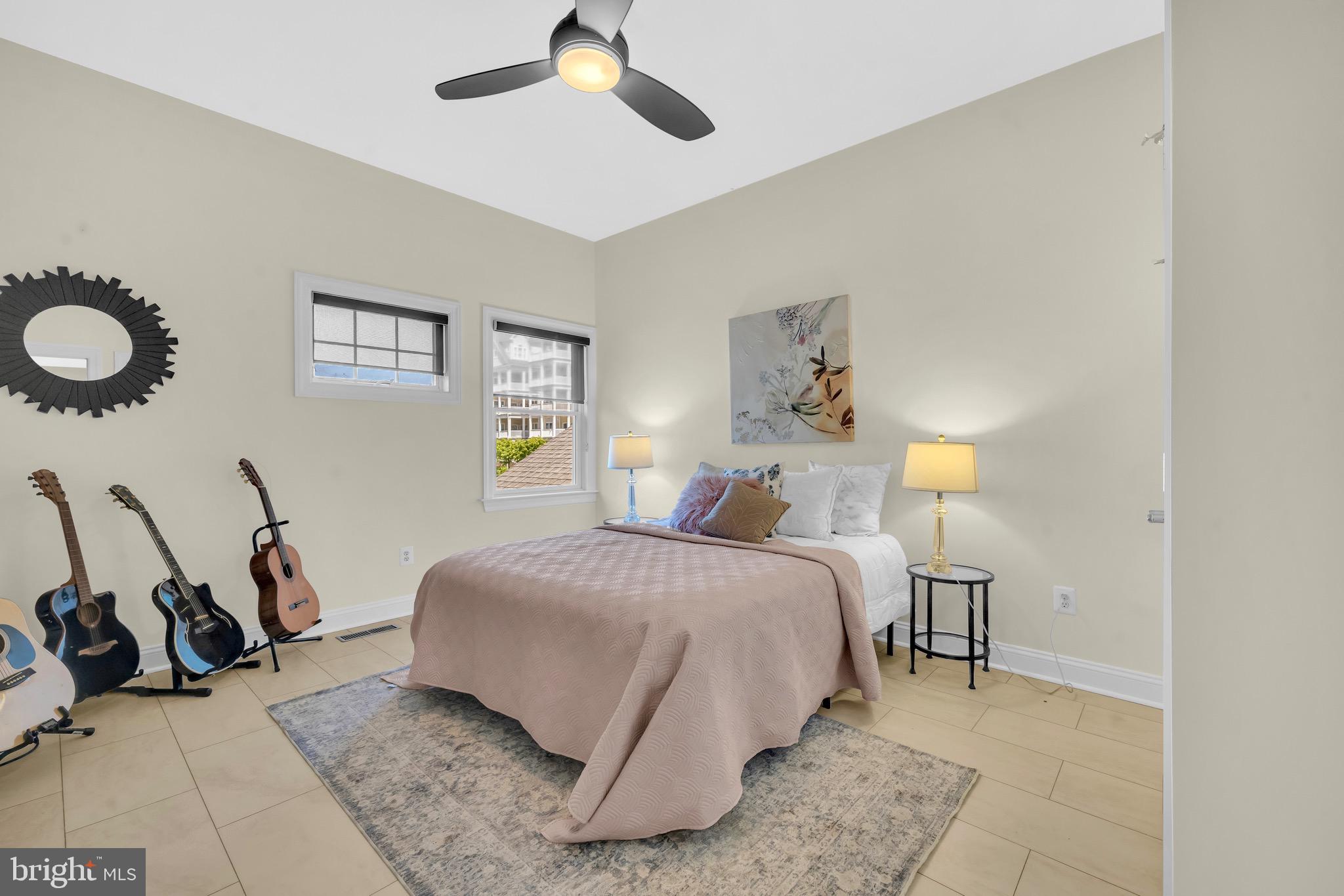 TOWNS & RESIDENCES AT WATERSIDE - Residential