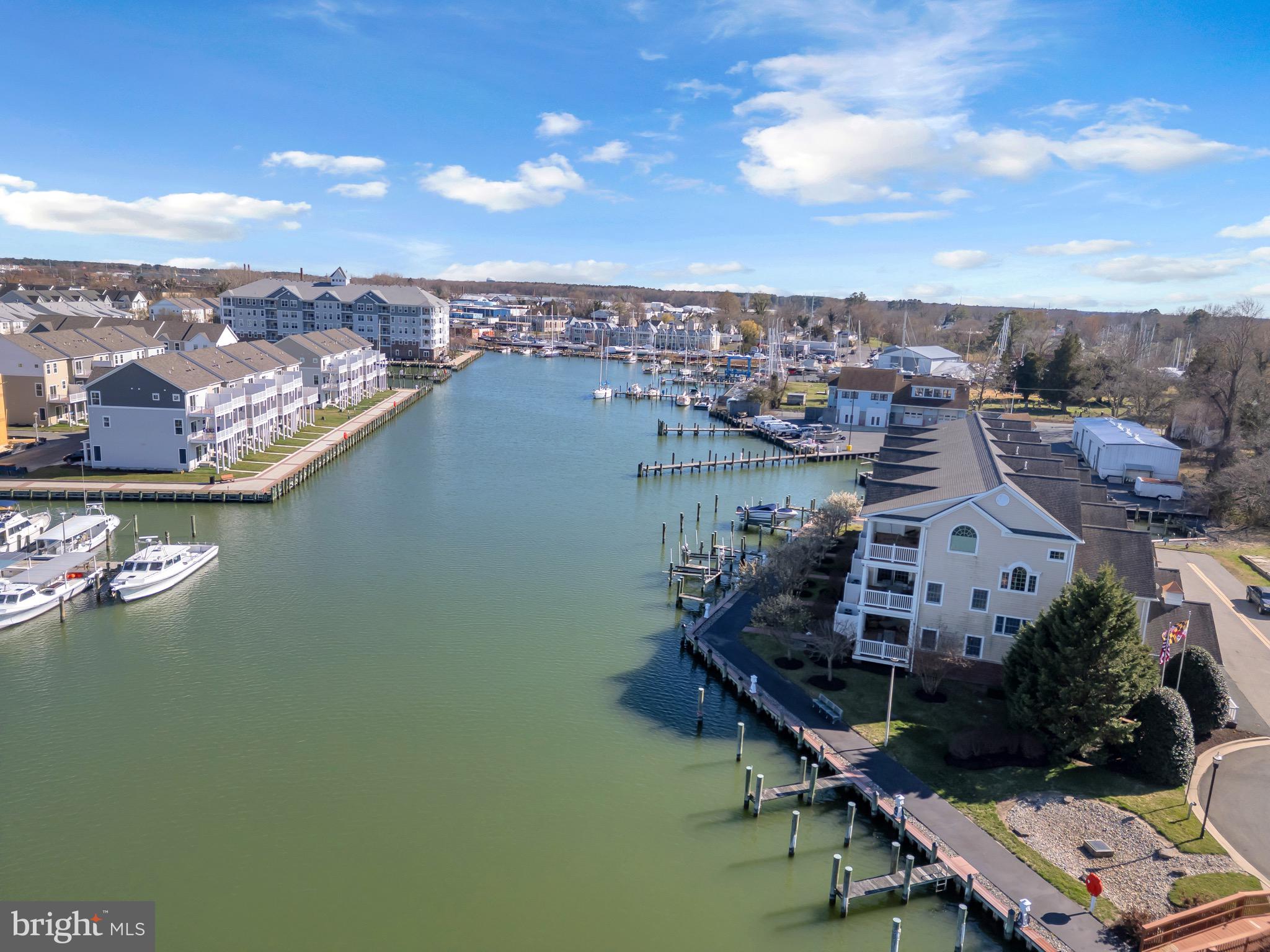 TOWNS & RESIDENCES AT WATERSIDE - Residential