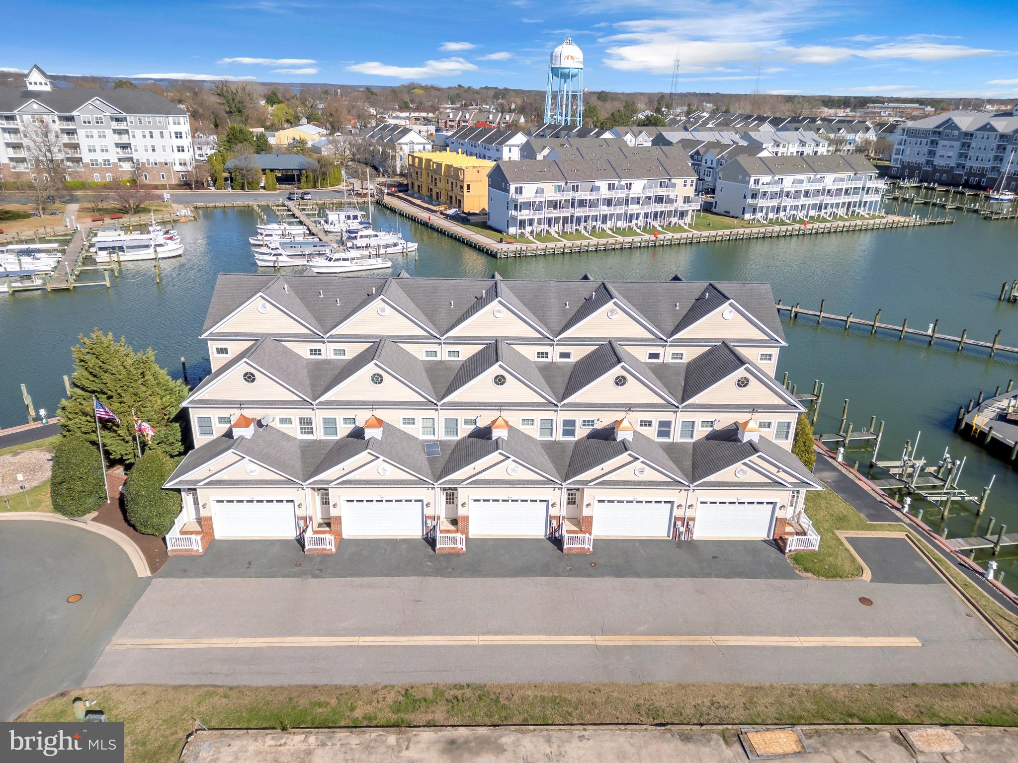 TOWNS & RESIDENCES AT WATERSIDE - Residential