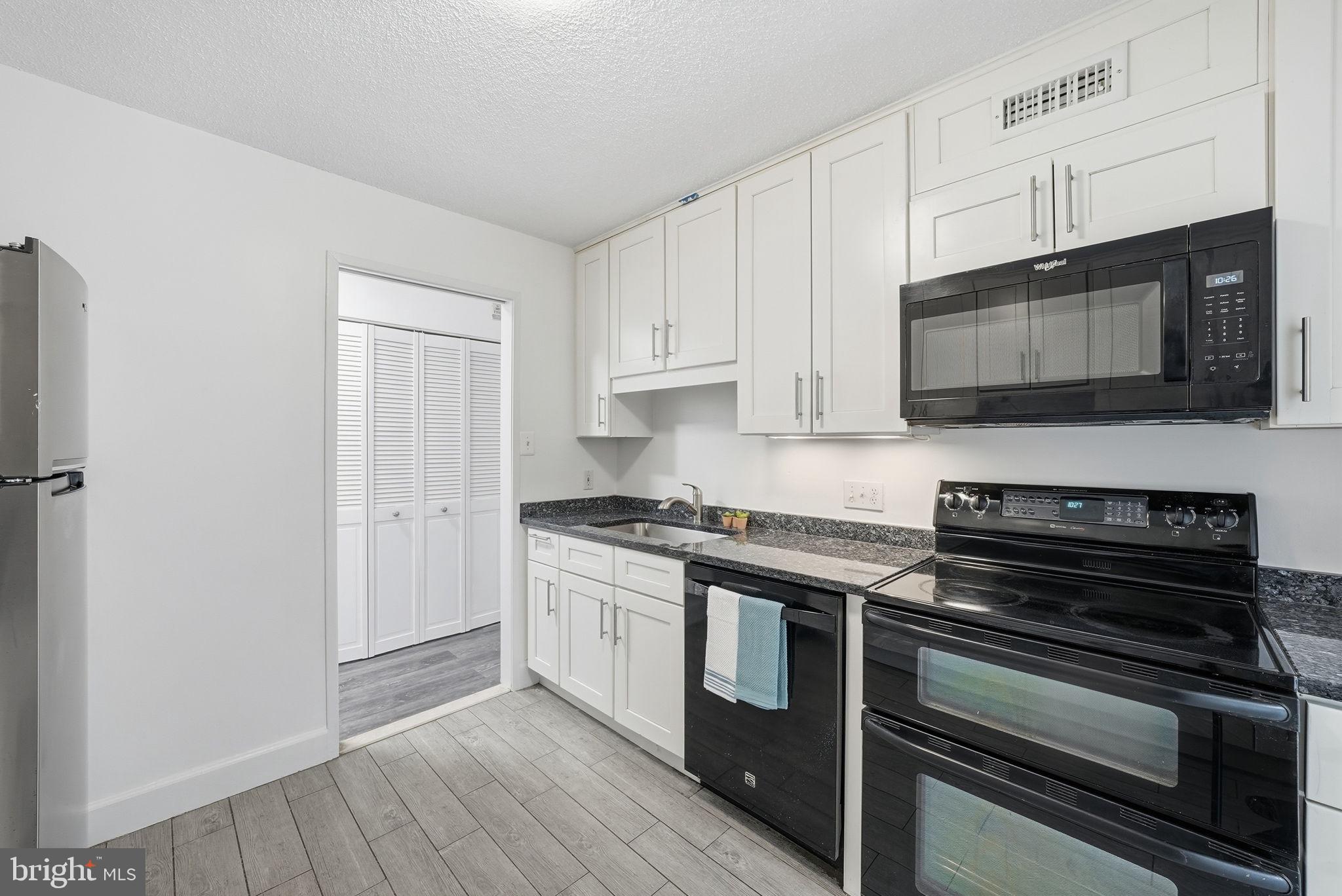 IDYLWOOD TOWERS - Residential