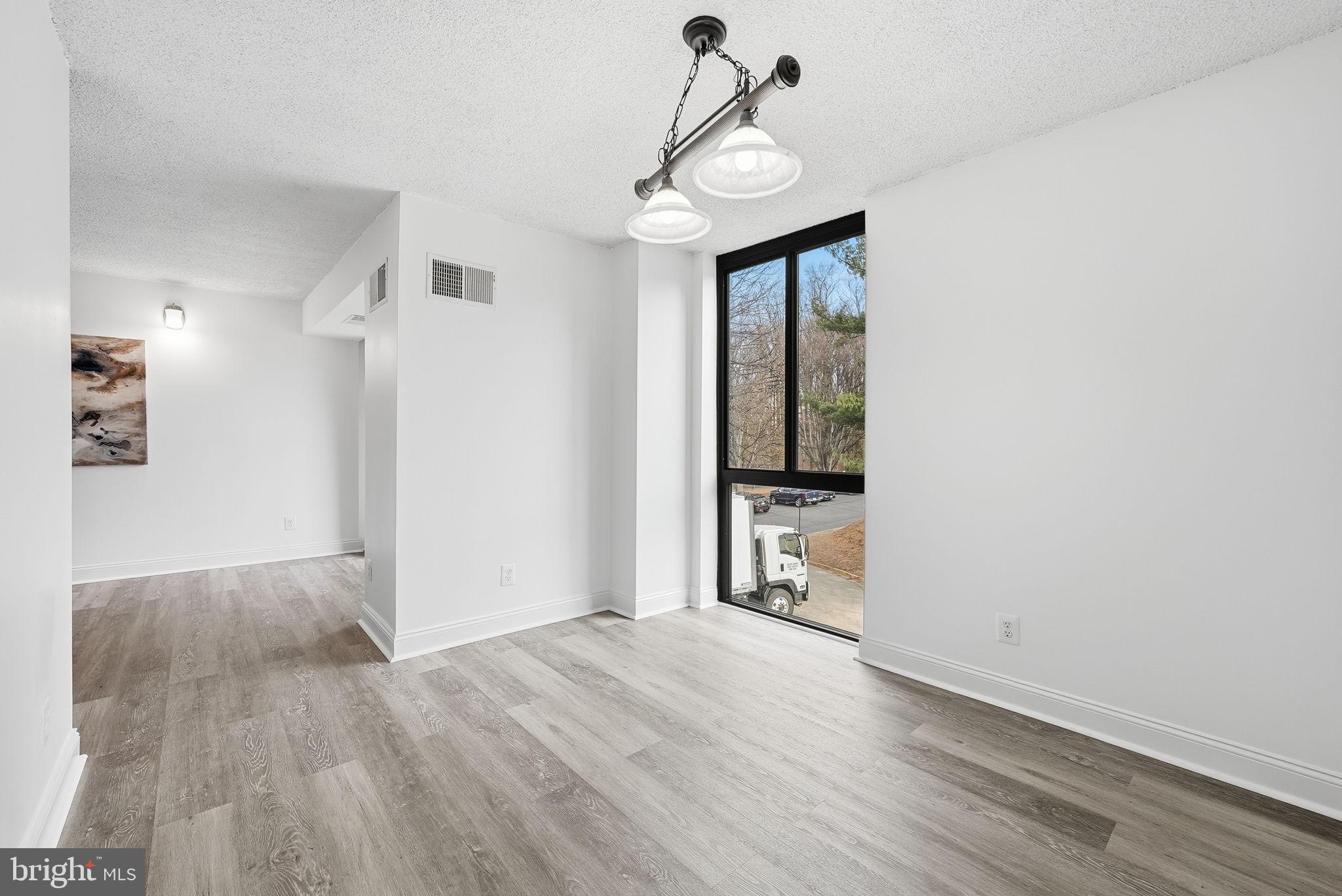 IDYLWOOD TOWERS - Residential