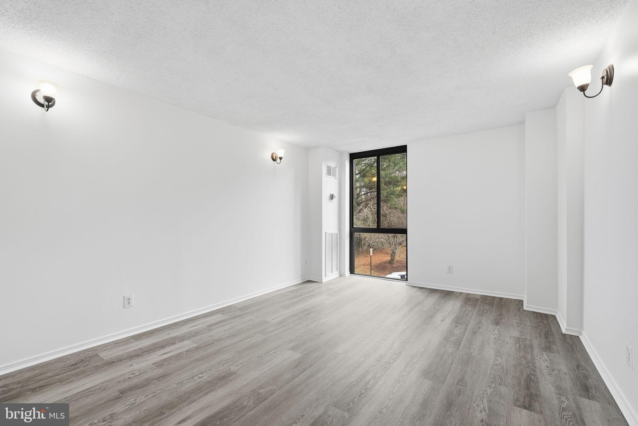 IDYLWOOD TOWERS - Residential