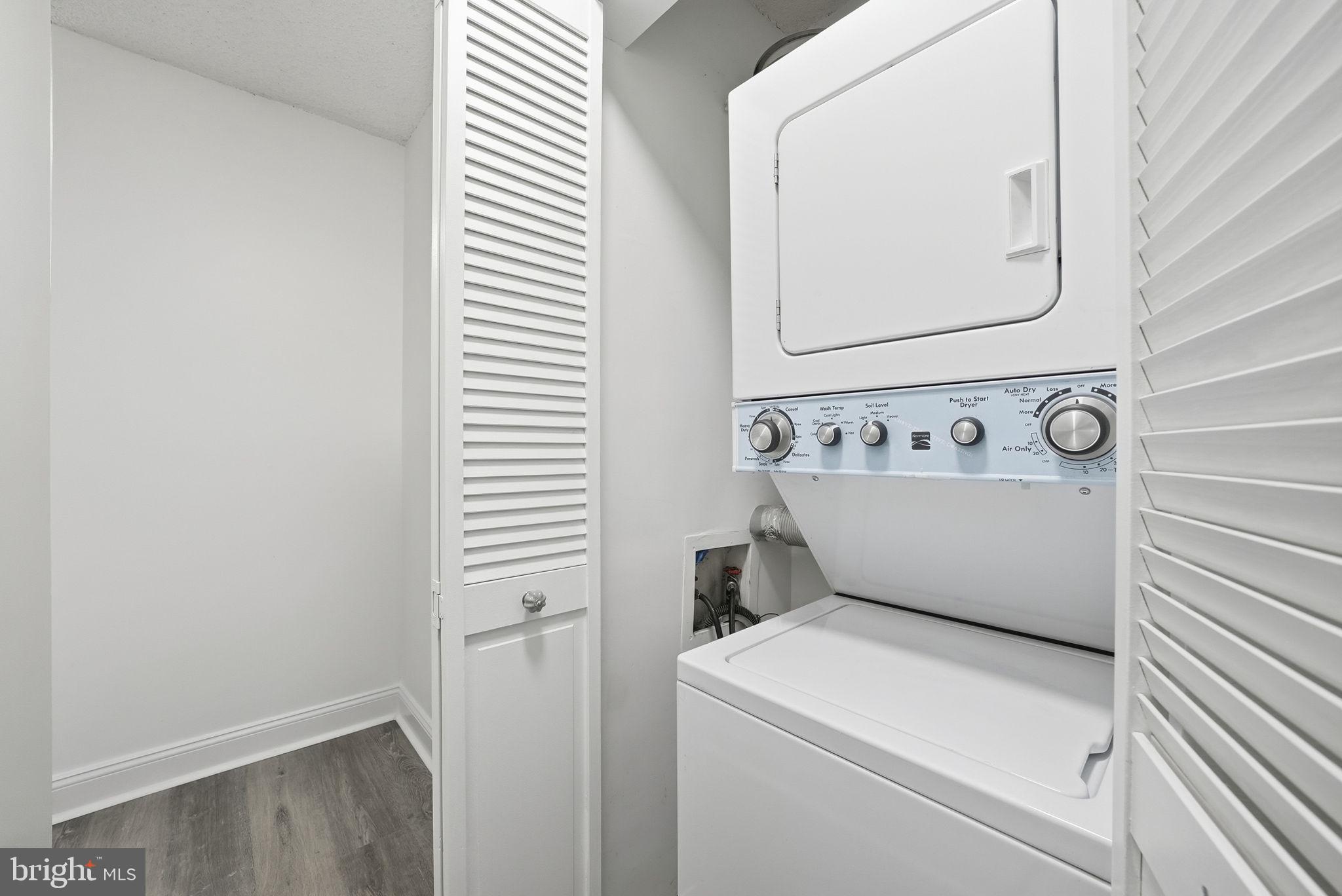 IDYLWOOD TOWERS - Residential