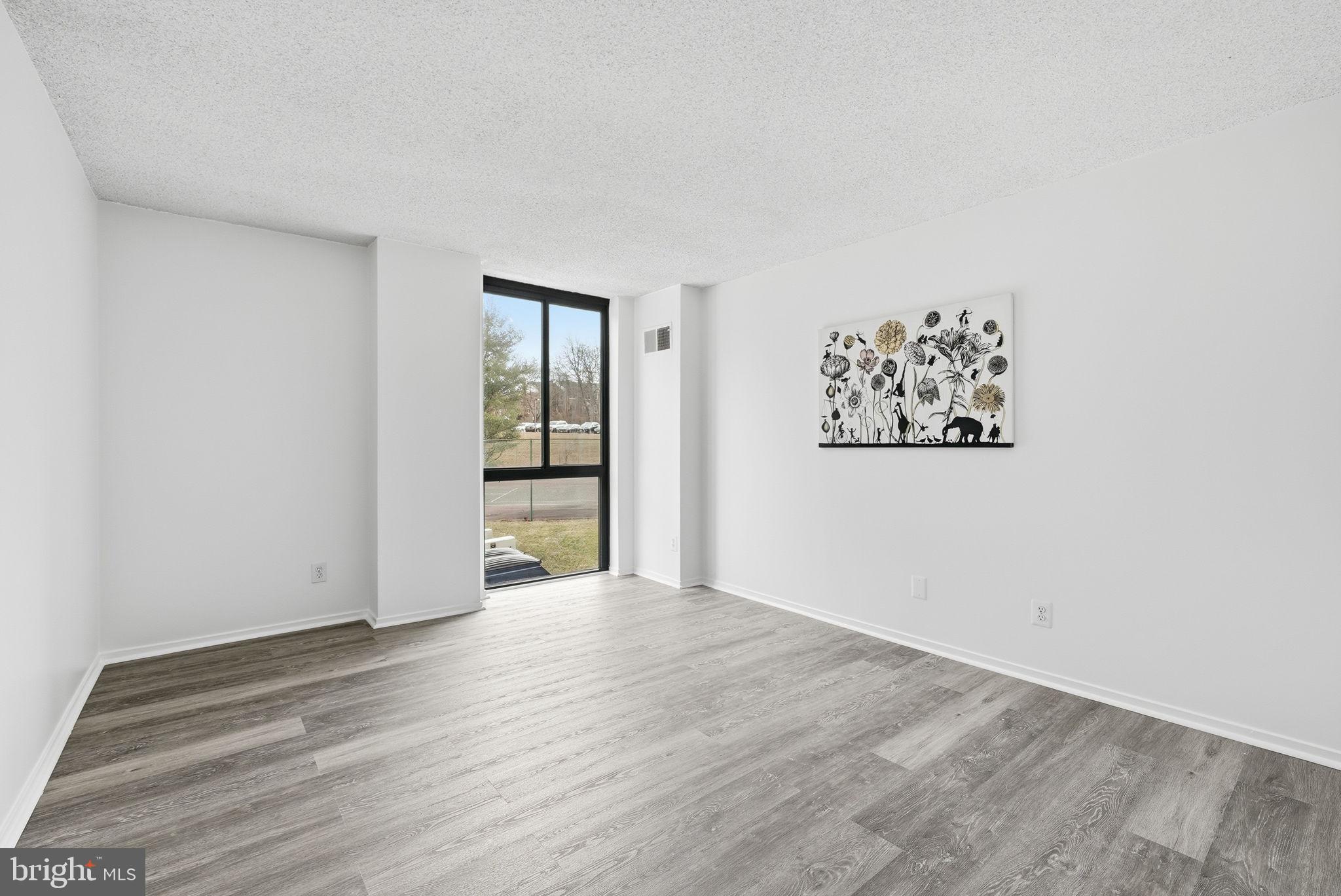 IDYLWOOD TOWERS - Residential