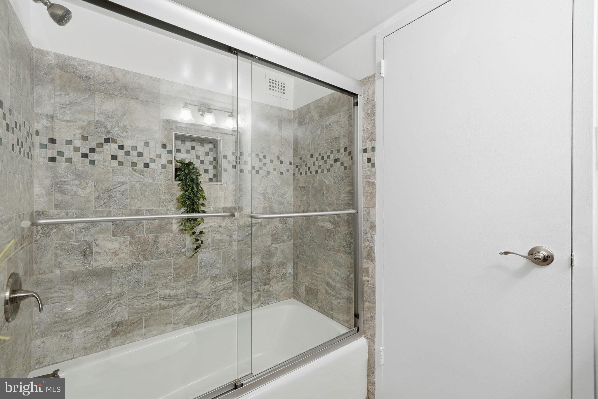 IDYLWOOD TOWERS - Residential