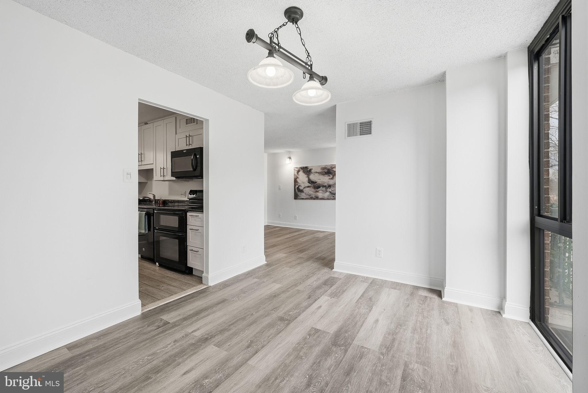 IDYLWOOD TOWERS - Residential