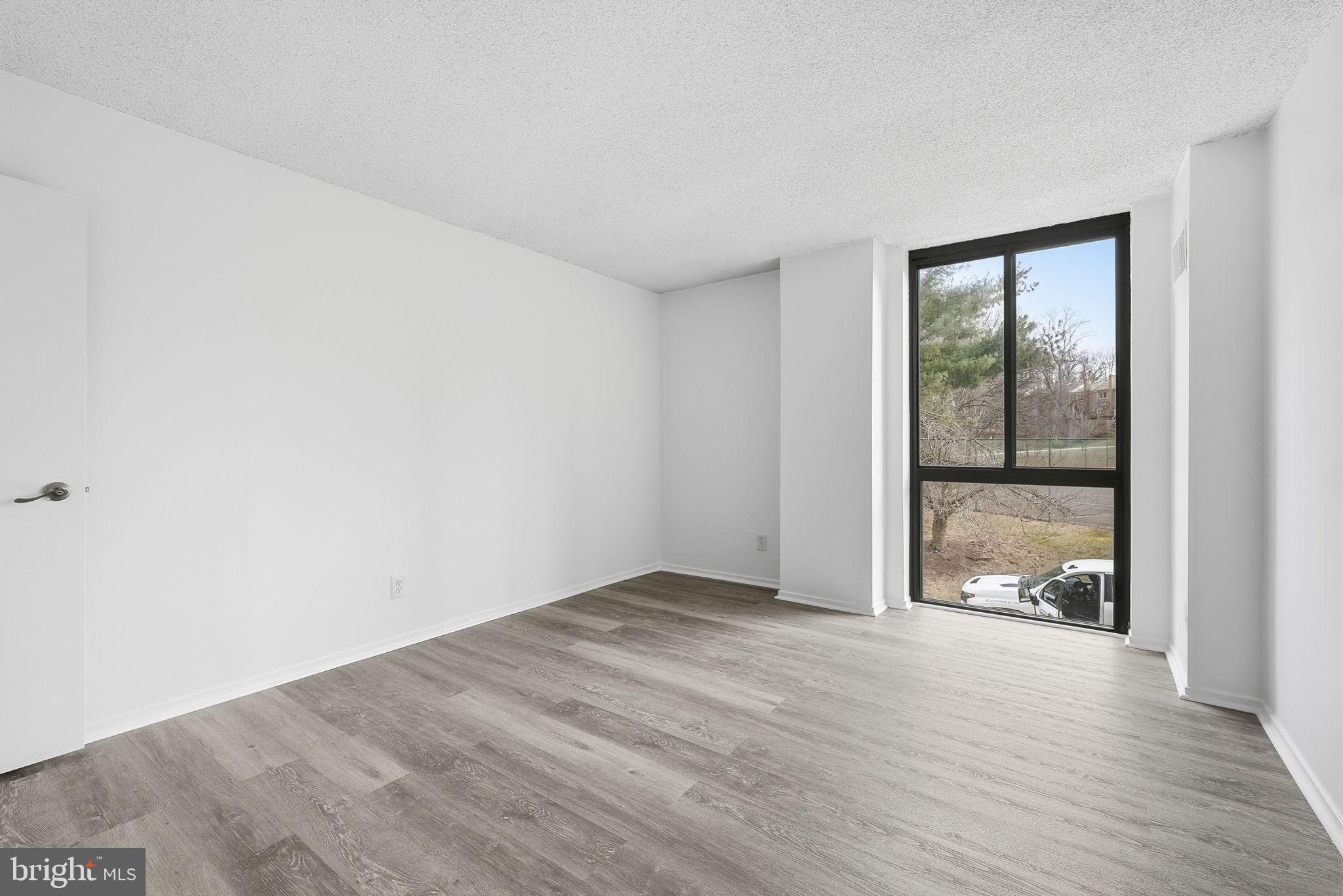 IDYLWOOD TOWERS - Residential