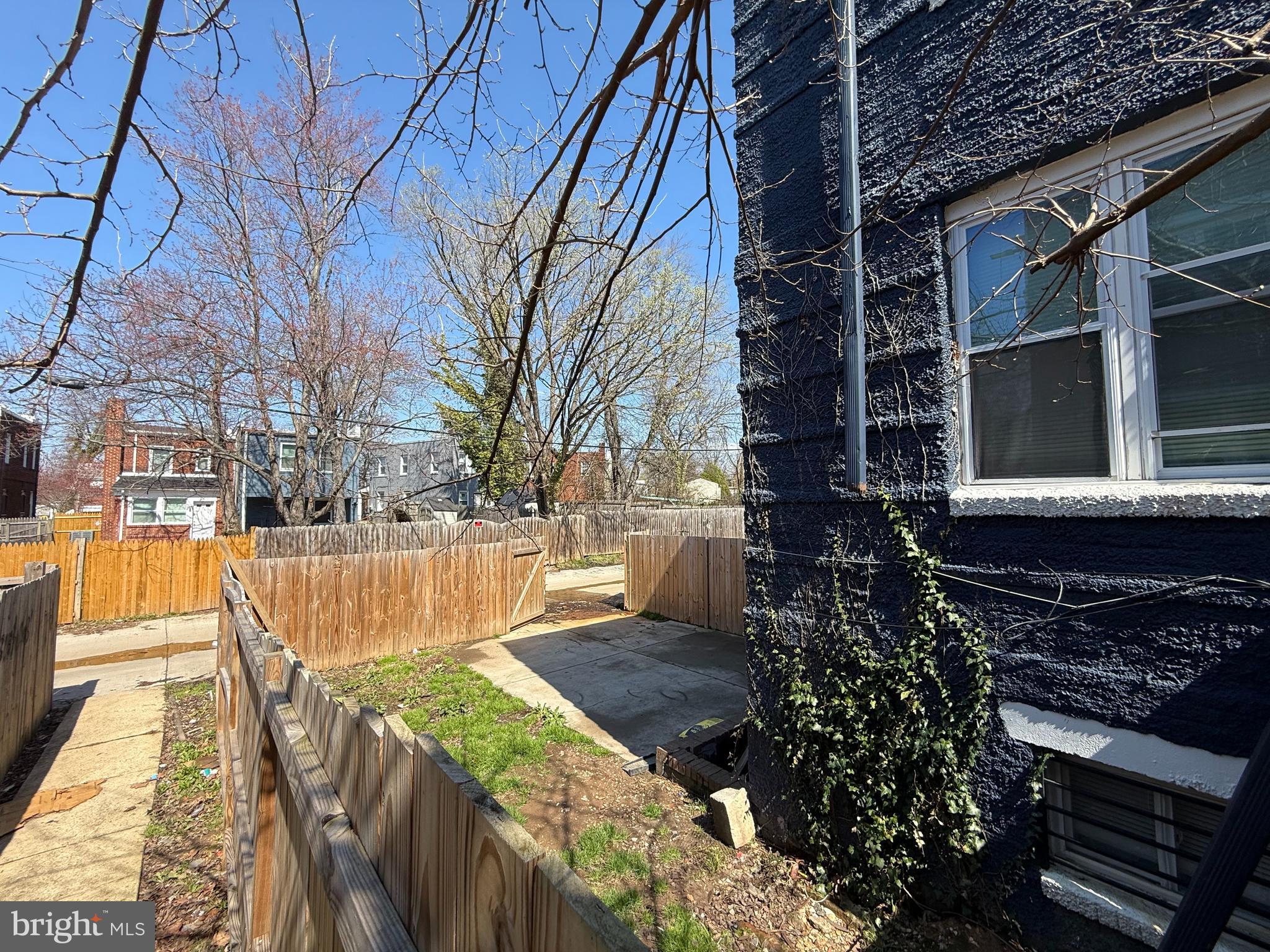 4636 HILLSIDE ROAD SE