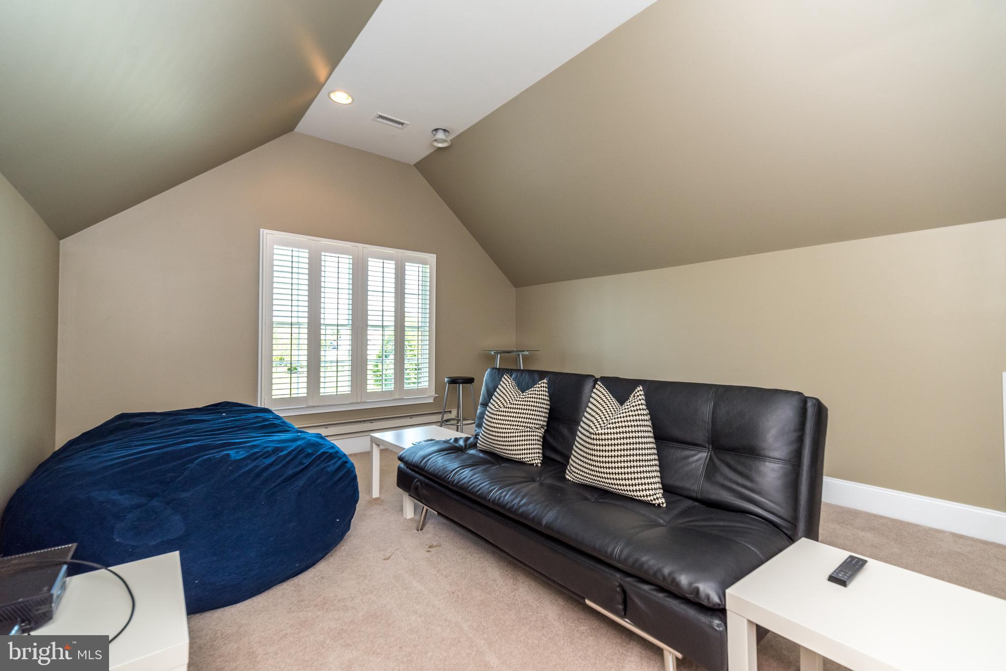 CHAPMANS CORNER - Residential