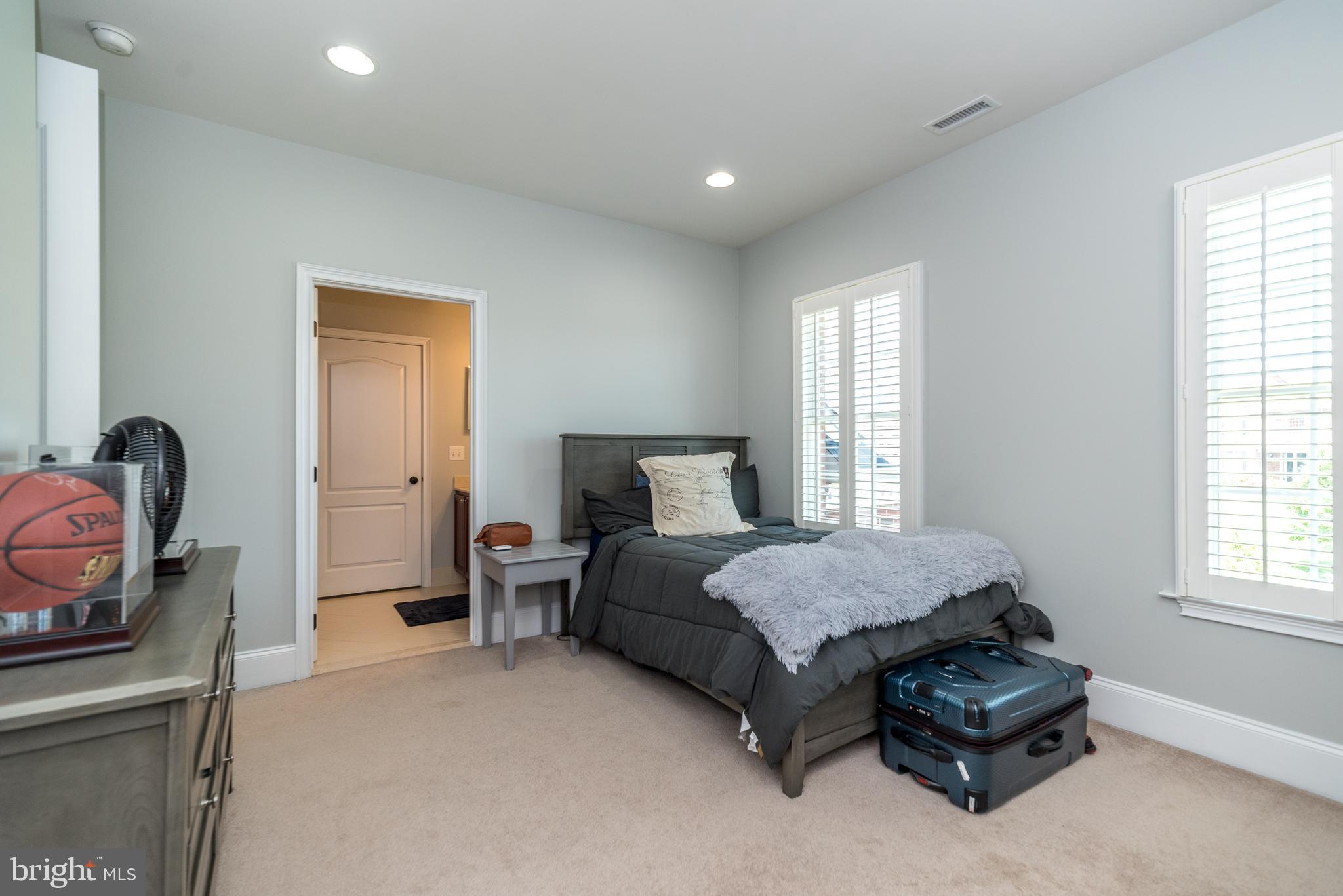 CHAPMANS CORNER - Residential