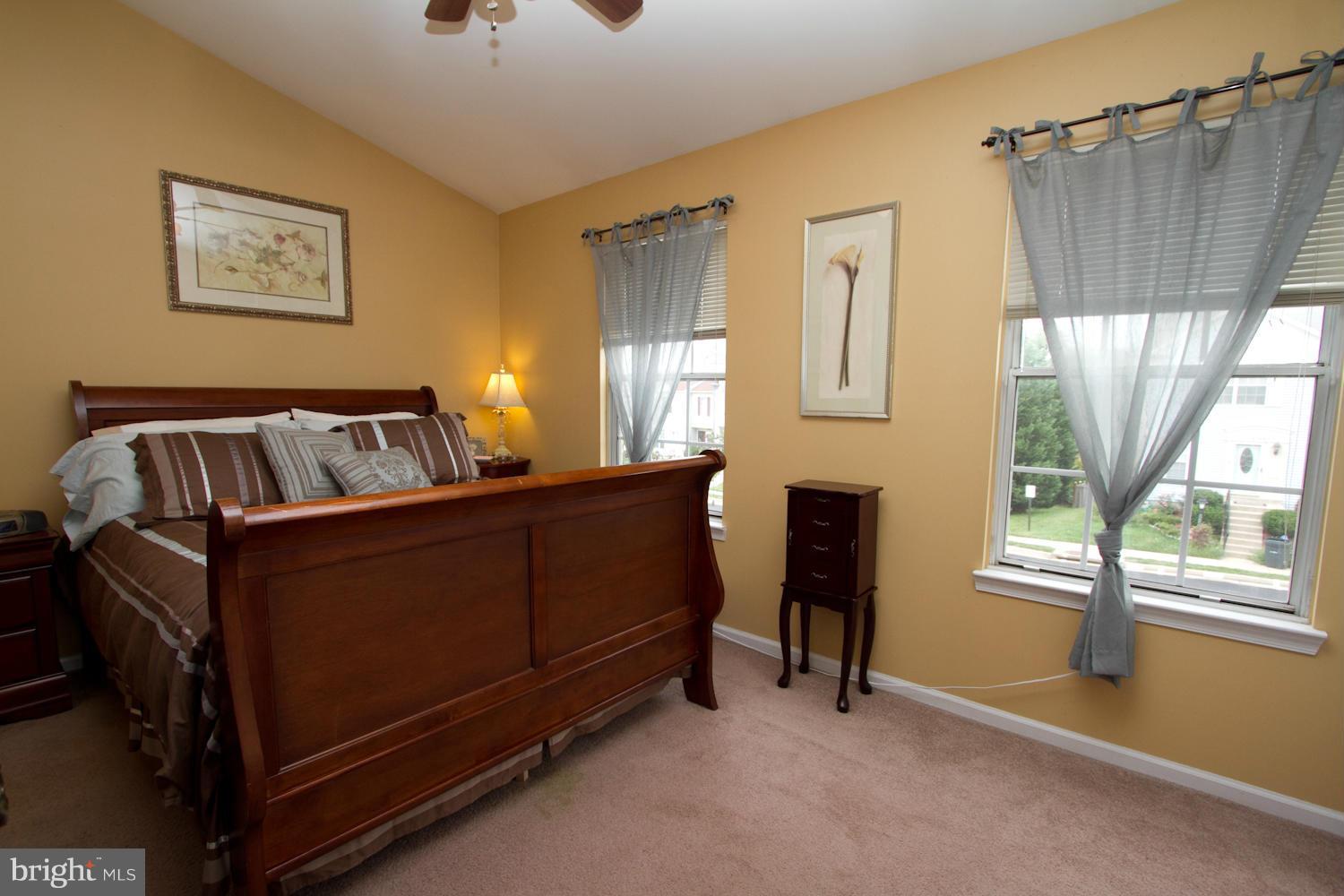 LONDON TOWN WEST - Residential Lease