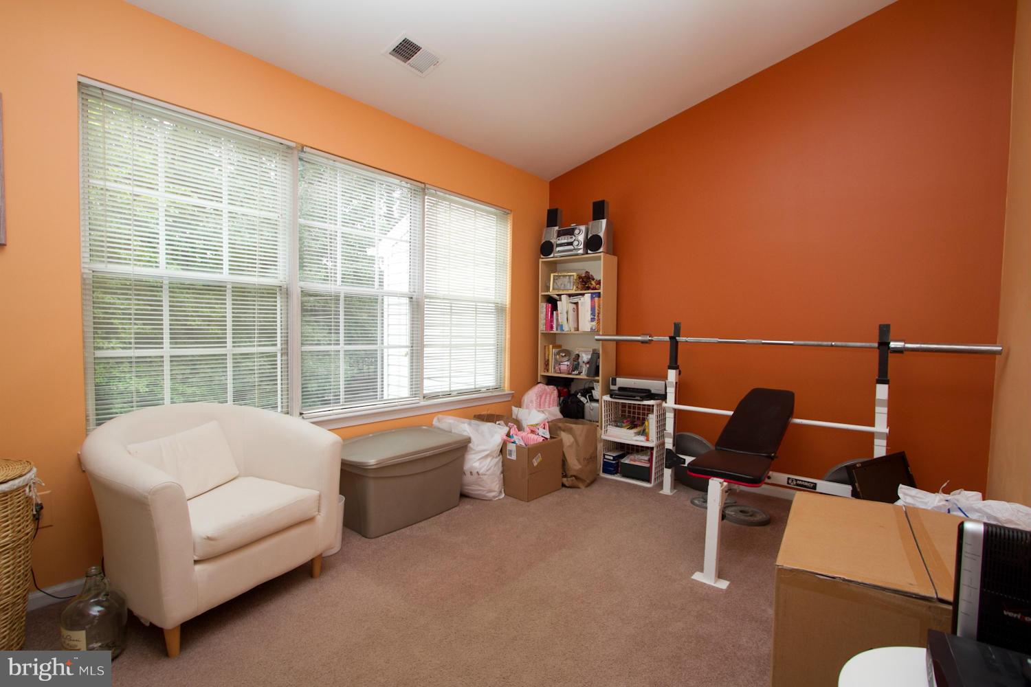 LONDON TOWN WEST - Residential Lease