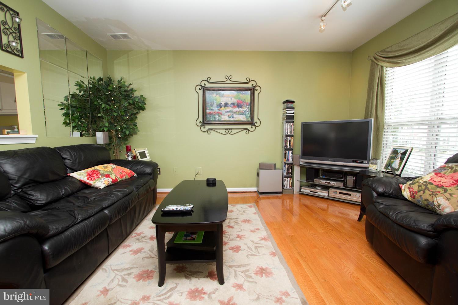 LONDON TOWN WEST - Residential Lease