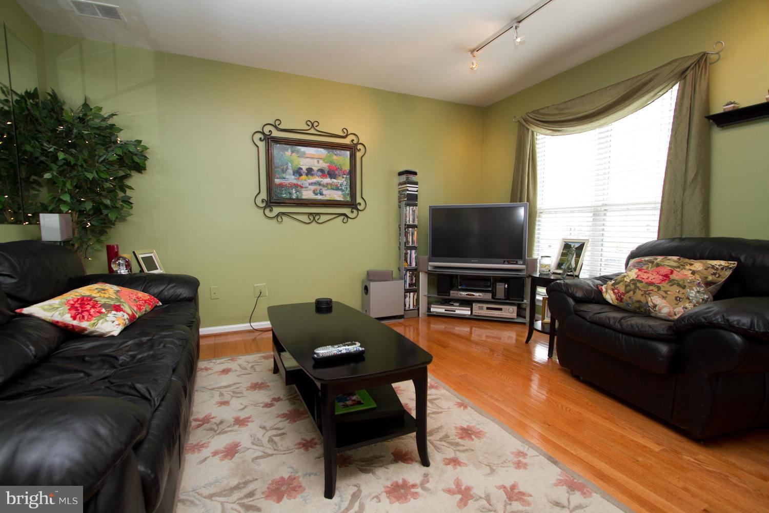 LONDON TOWN WEST - Residential Lease