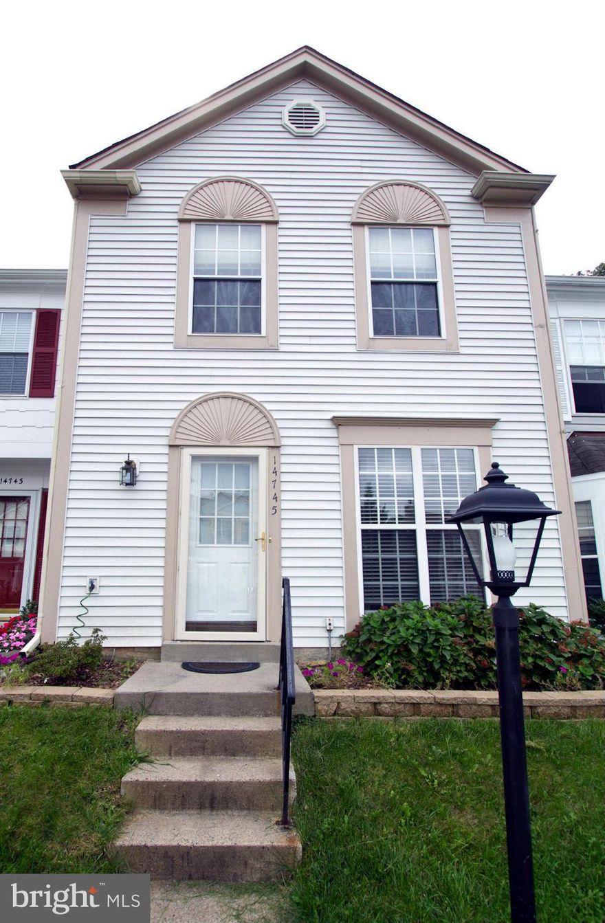 Beautiful 2BR/1.5BA TH. This Immaculate home features hardwood flooring throughout the main level. Eat-in kitchen and living room with pass thru. Fenced Backyard with a patio and shed that backs to parkland.  2 assigned parking spots.  2 spacious bedrooms. Conveniently located in London Towne close to 66, 28, 29, commuter lot and more!