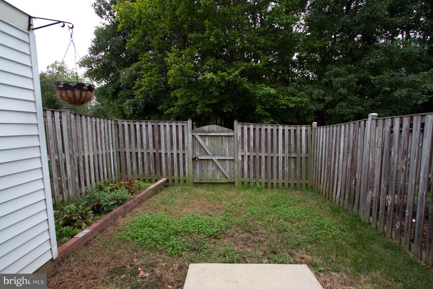 LONDON TOWN WEST - Residential Lease