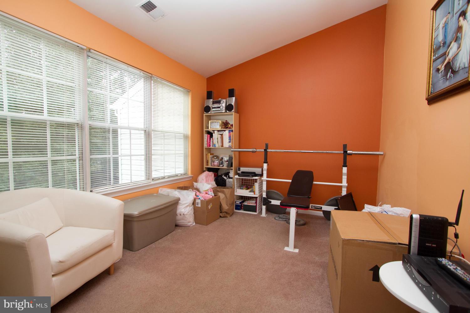 LONDON TOWN WEST - Residential Lease