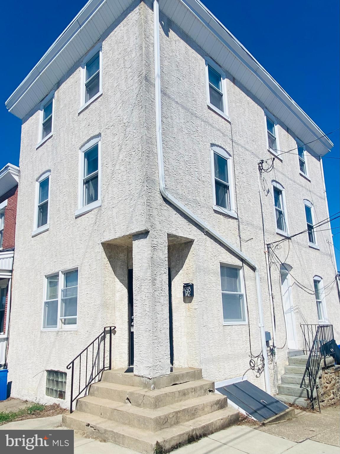 438 LEVERINGTON AVENUE 1/2