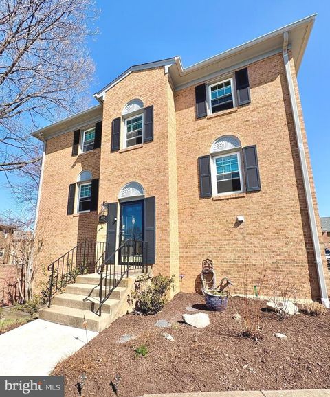 Photo of 2579 Nicky Lane, ALEXANDRIA, VA 22311 (MLS # VAAX2053318)