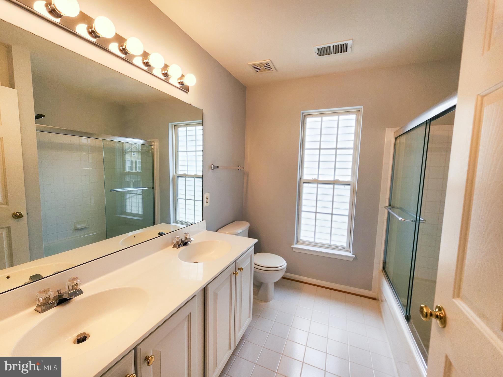 LORTON TOWN CNTR LANDBAY - Residential