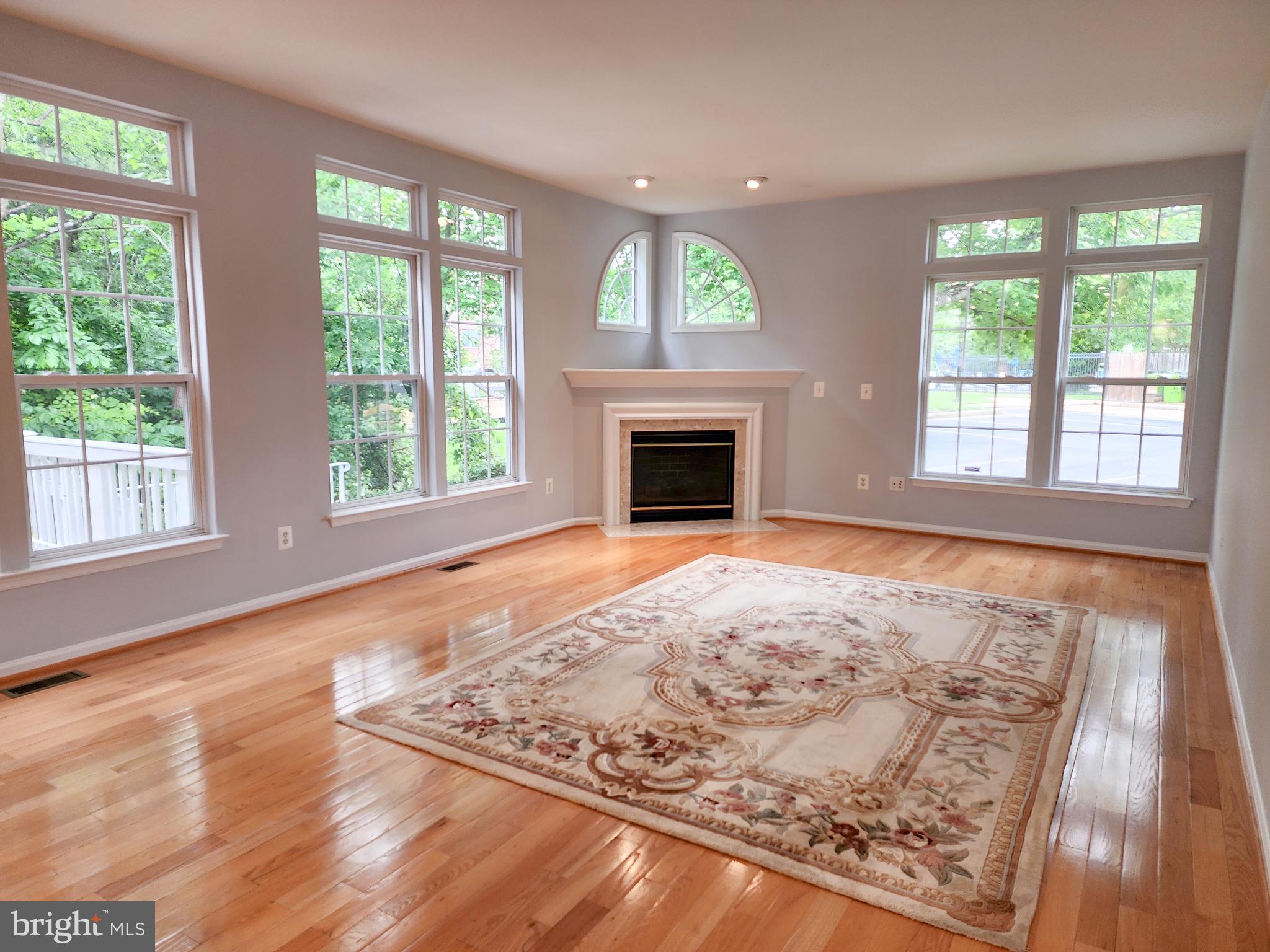 LORTON TOWN CNTR LANDBAY - Residential