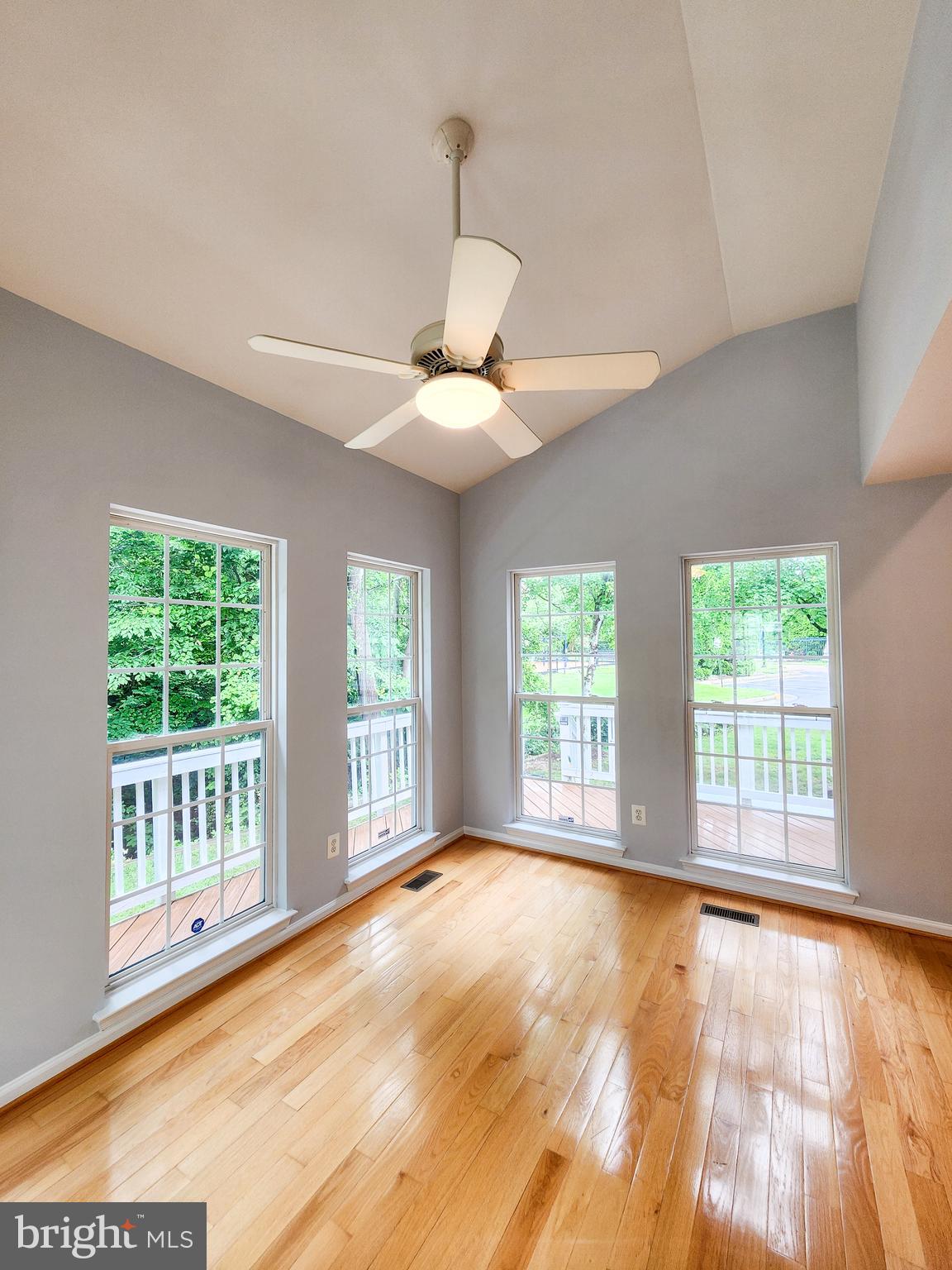 LORTON TOWN CNTR LANDBAY - Residential