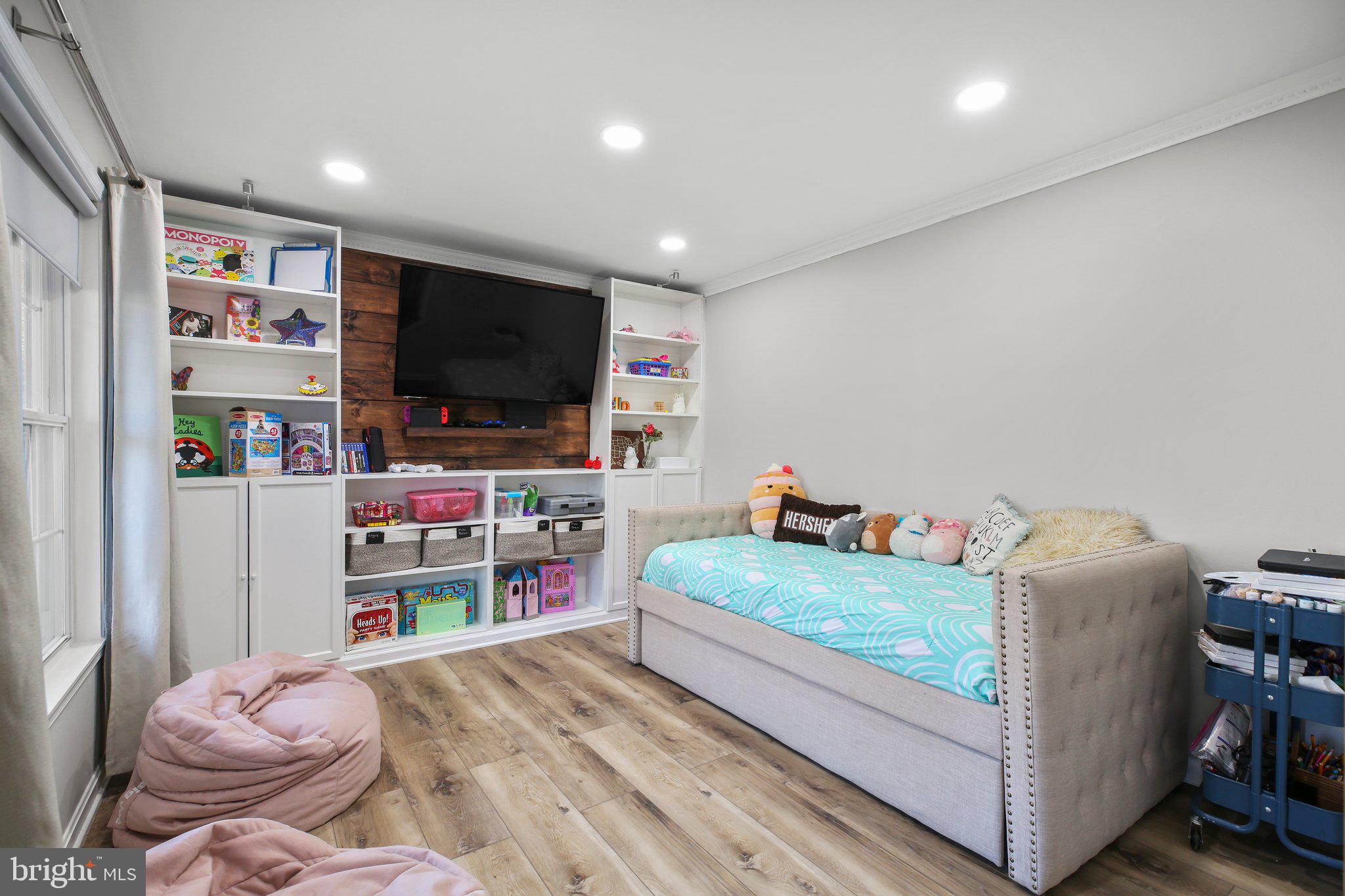 RIDGE POINTE - Residential