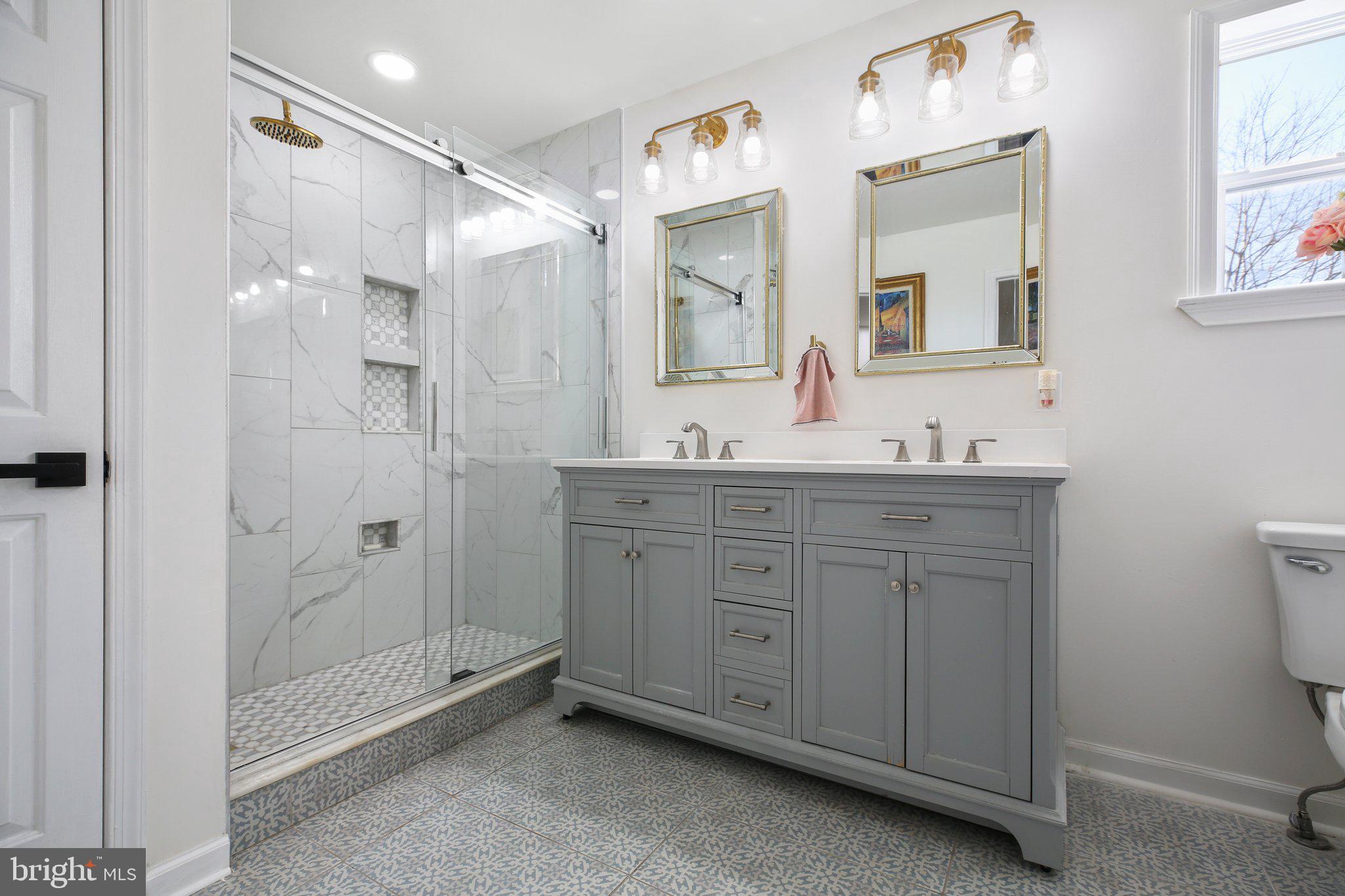 RIDGE POINTE - Residential