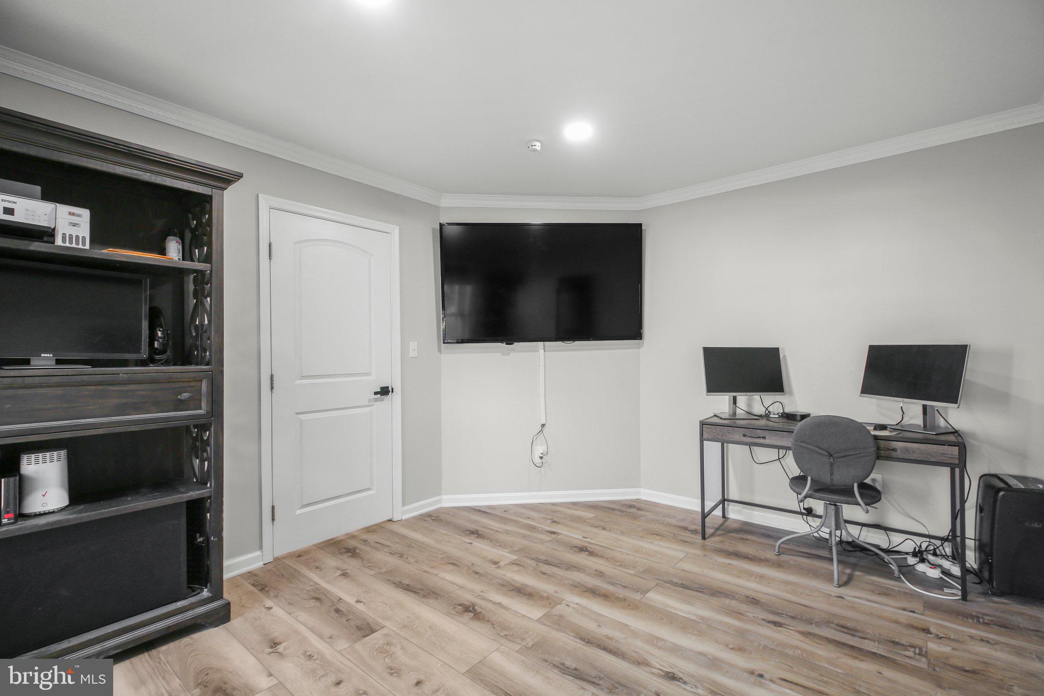 RIDGE POINTE - Residential