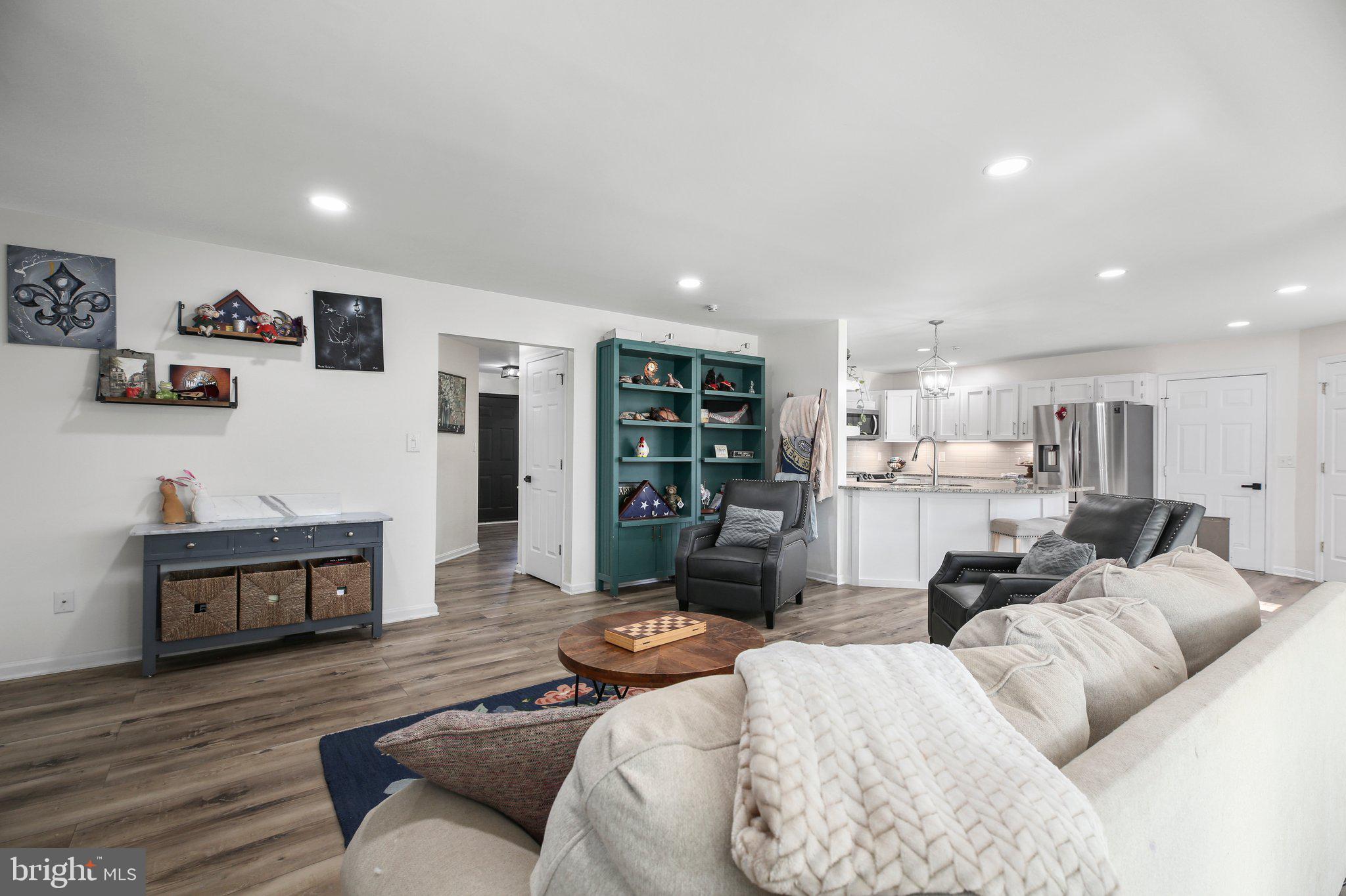 RIDGE POINTE - Residential