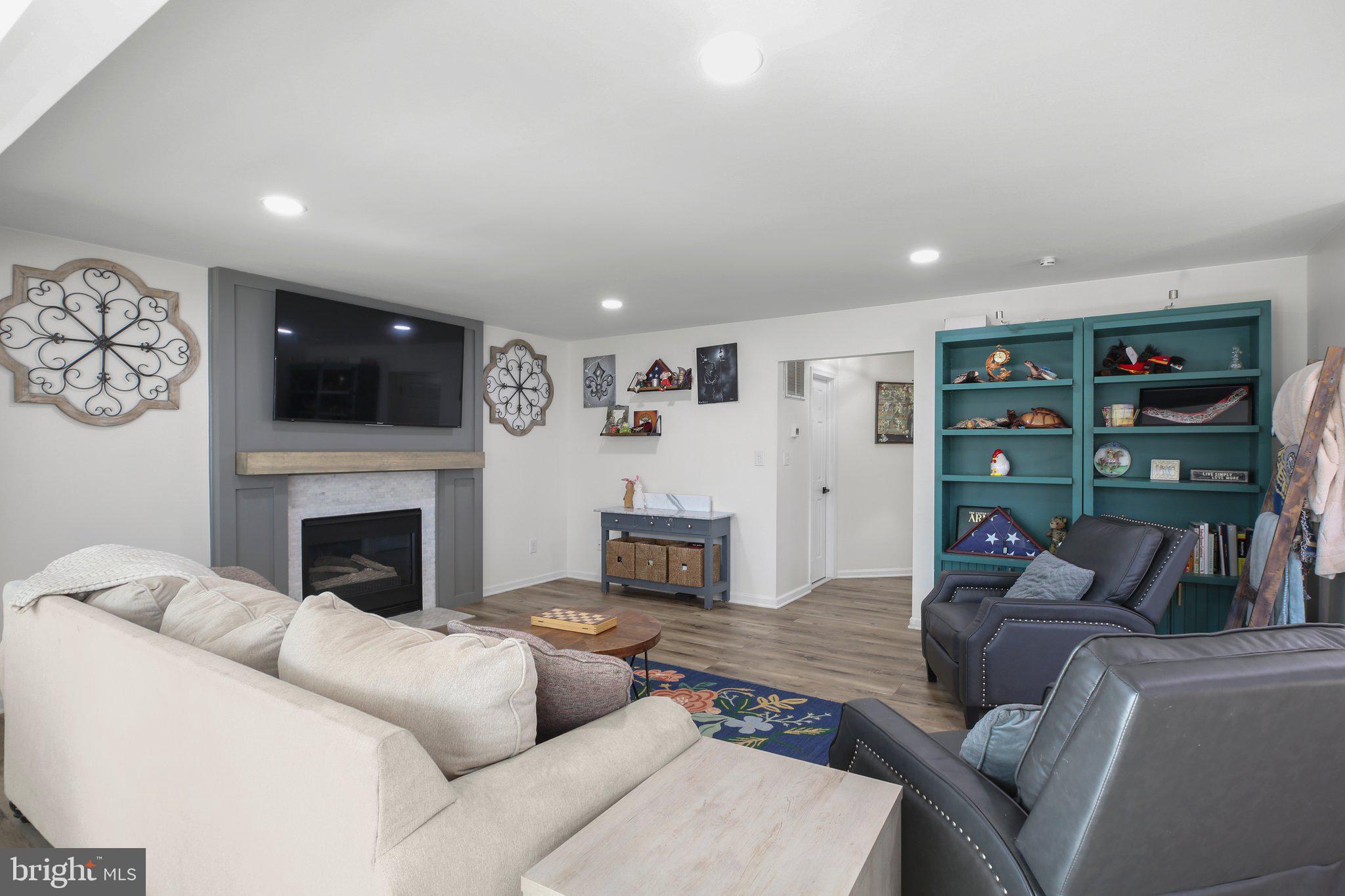 RIDGE POINTE - Residential