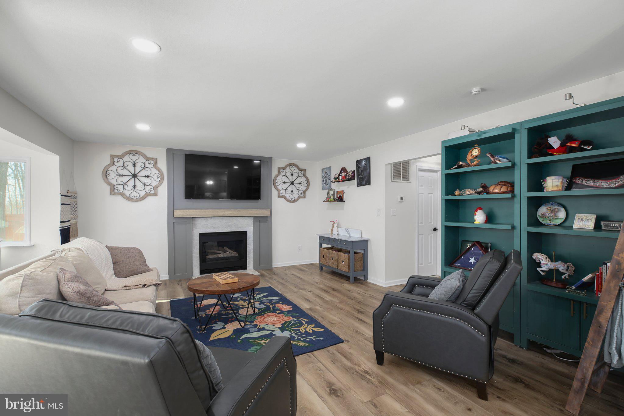 RIDGE POINTE - Residential