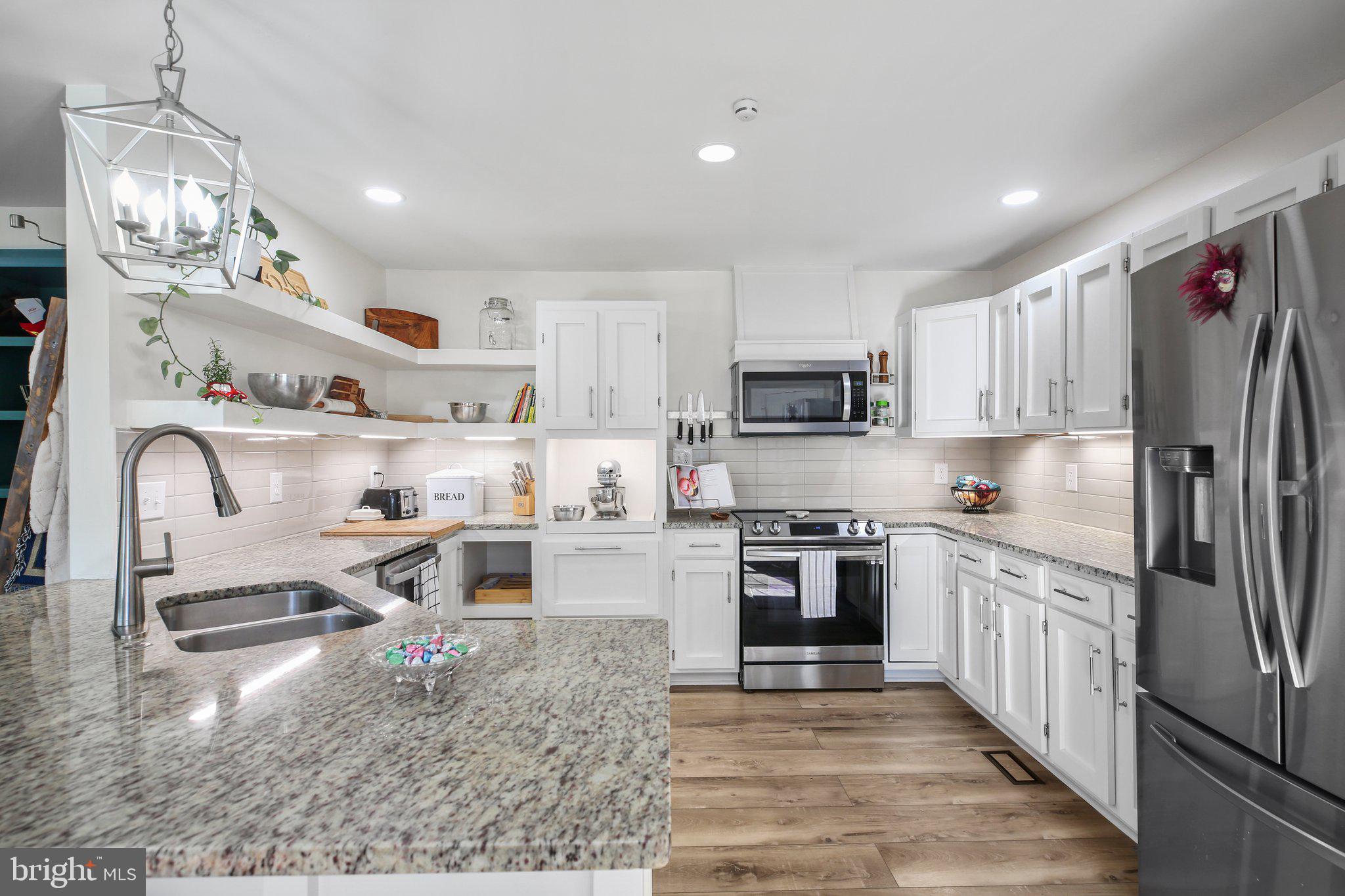 RIDGE POINTE - Residential