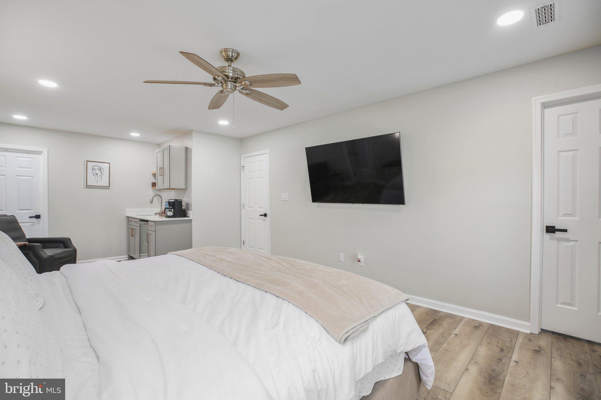 RIDGE POINTE - Residential