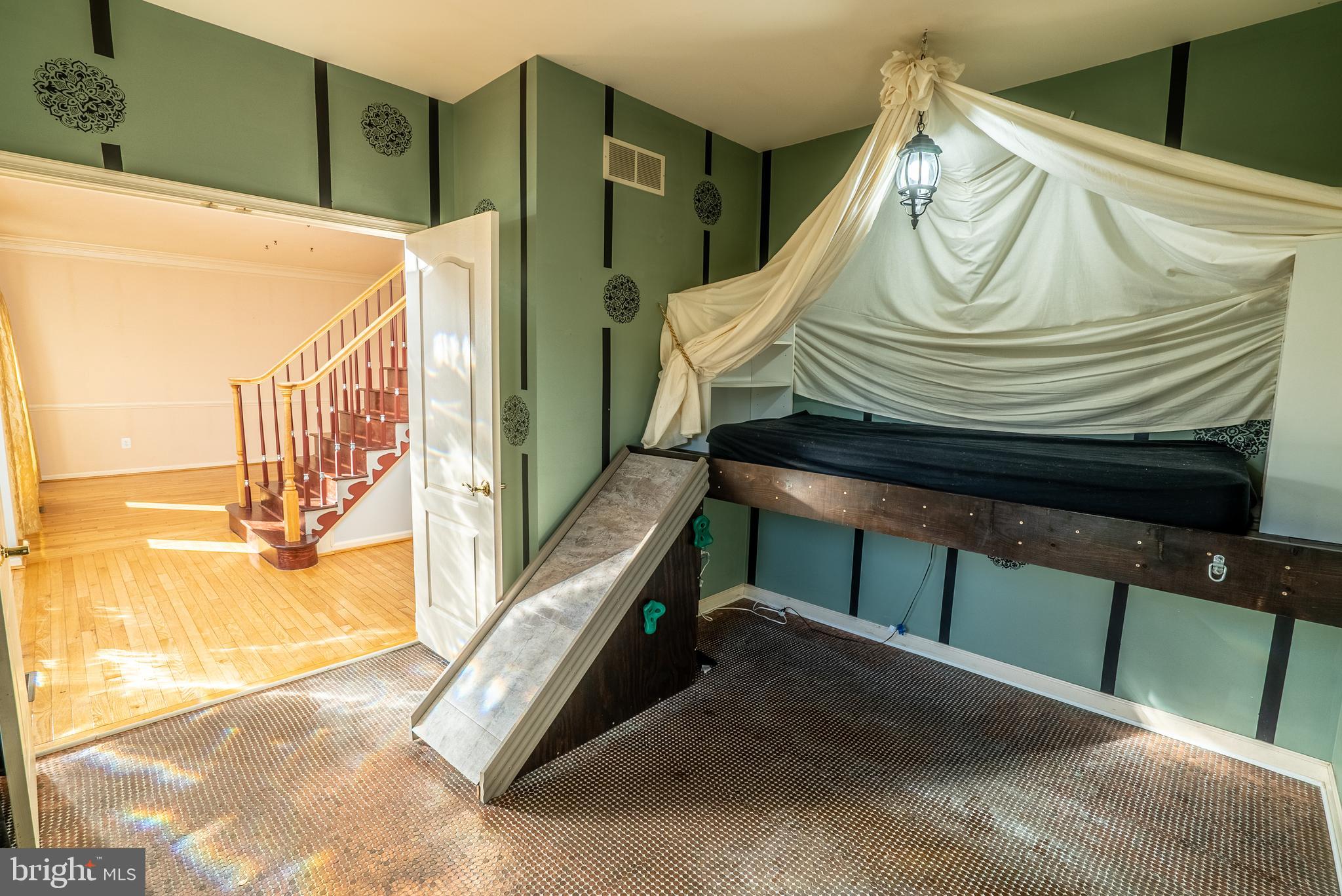 NORTHAMPTON ESTS - Residential Lease