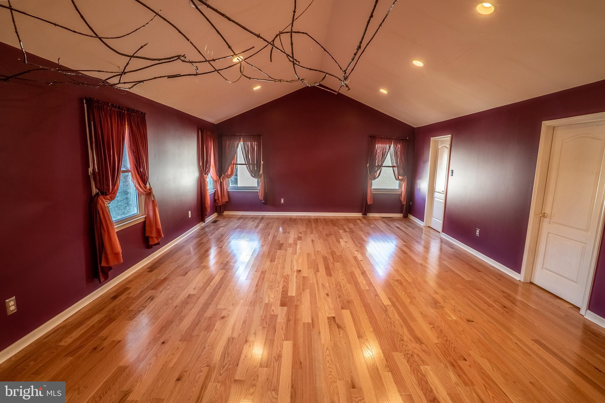 NORTHAMPTON ESTS - Residential Lease