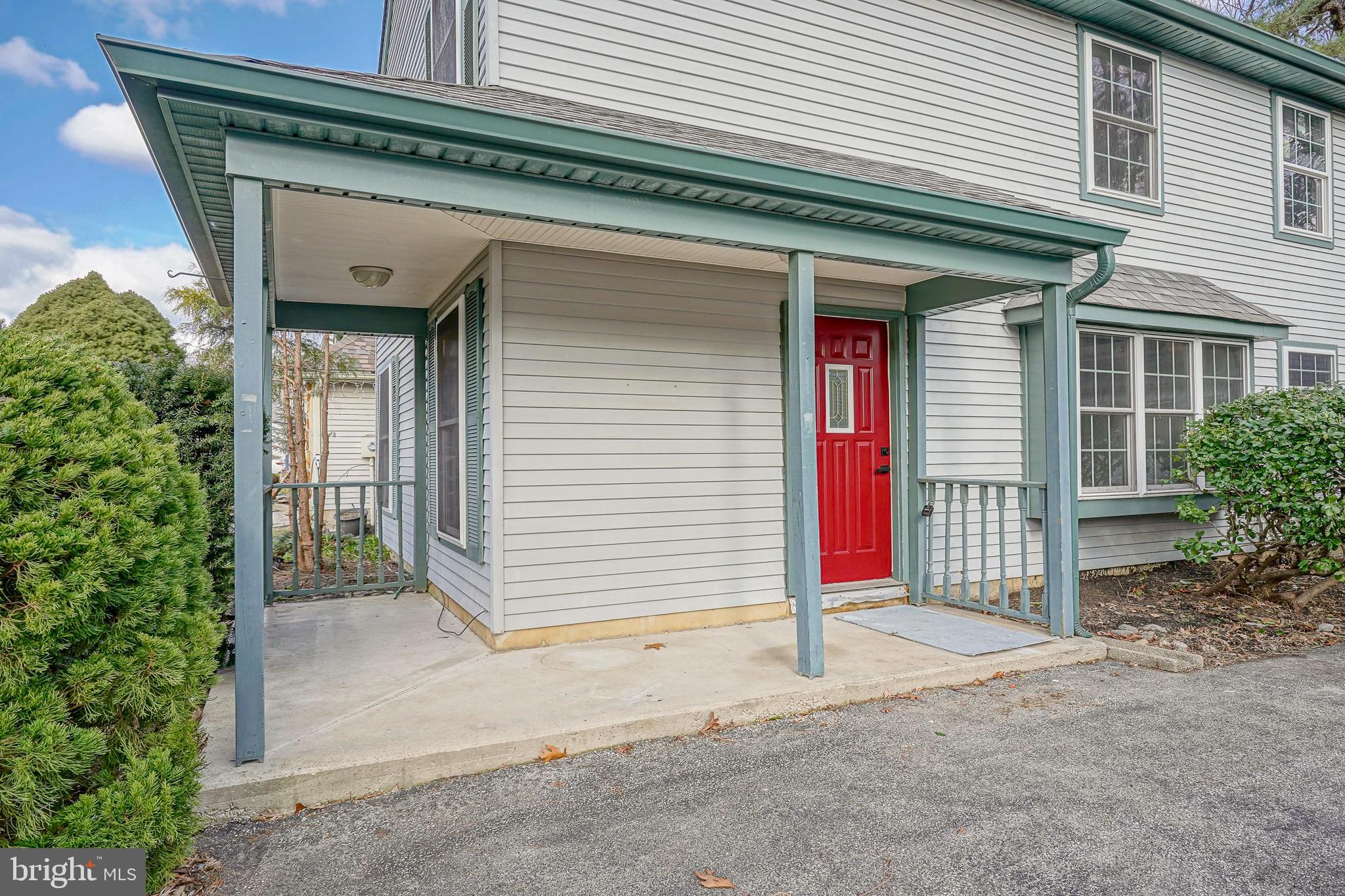 33 WINDINGBROOK DRIVE