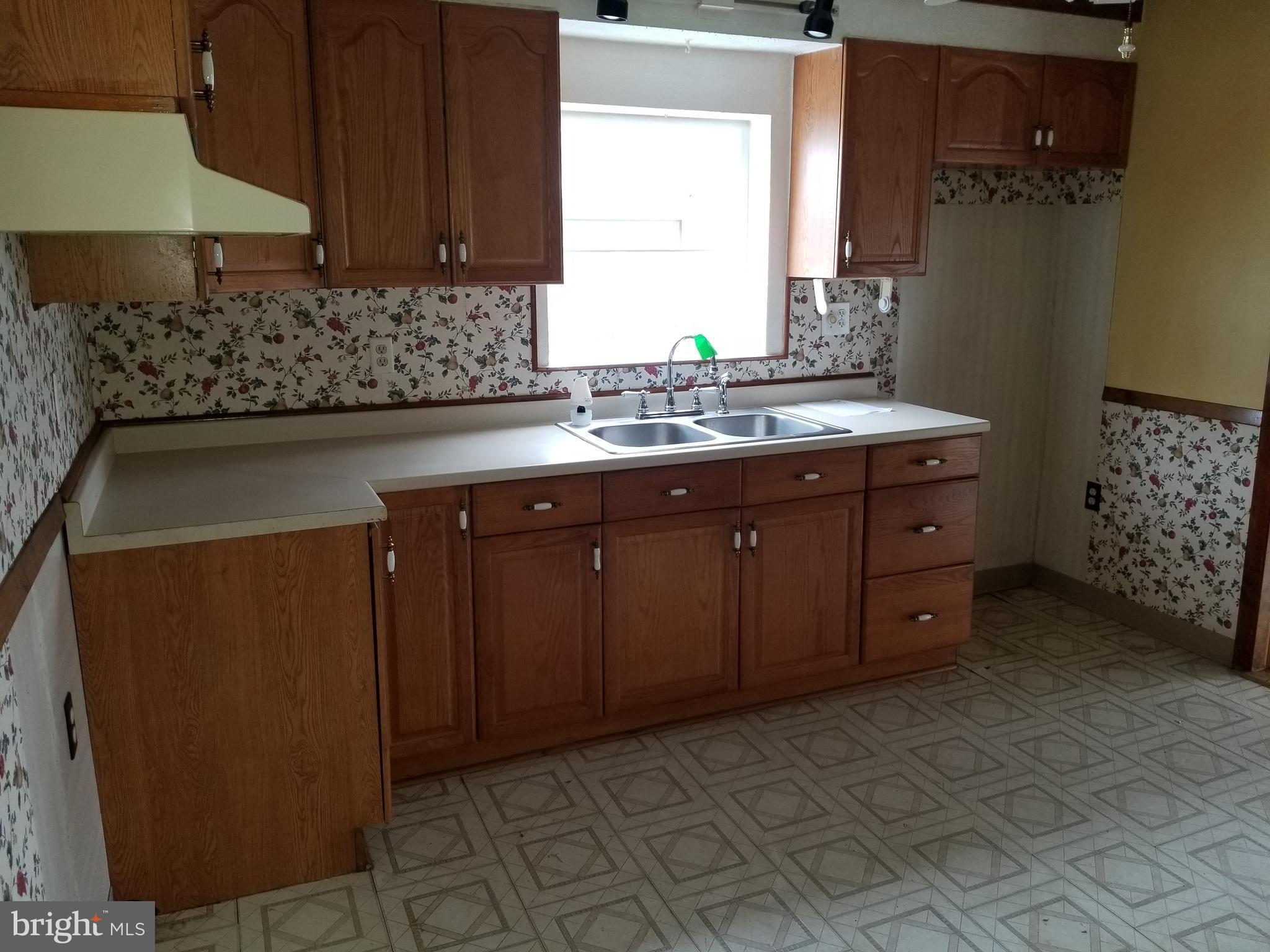 COLONIAL DRIVE - Residential