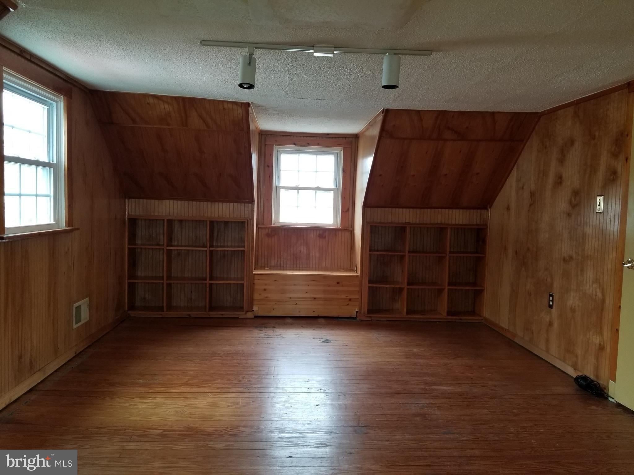 COLONIAL DRIVE - Residential