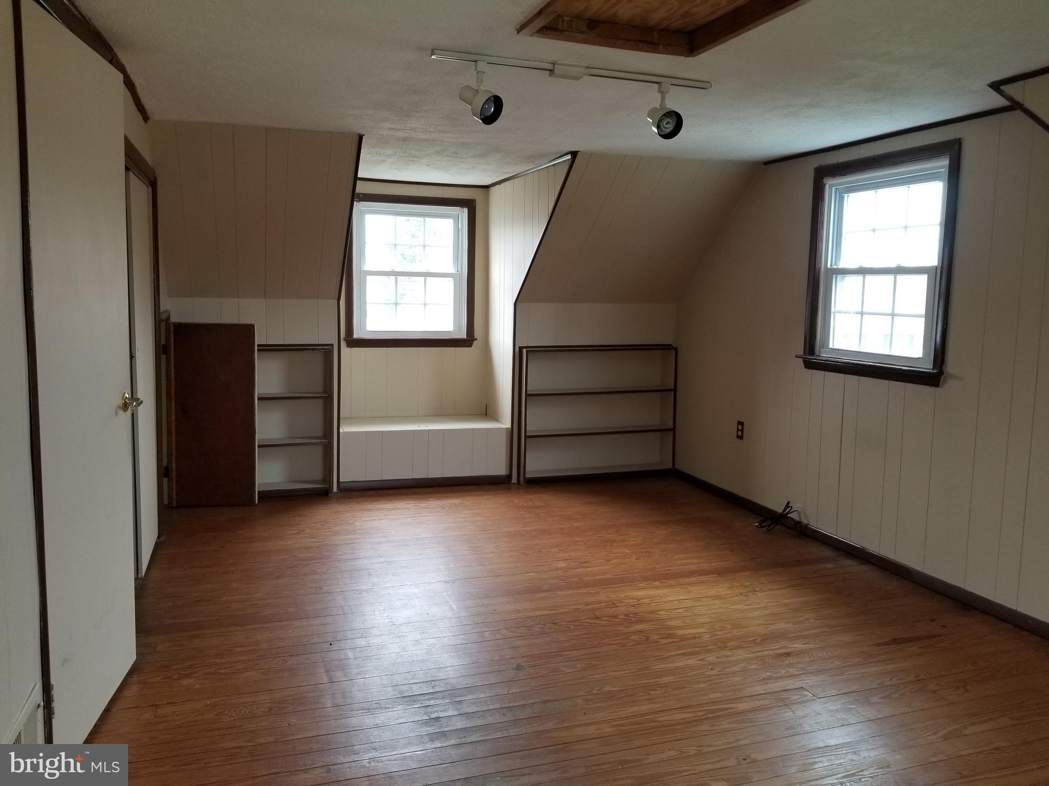 COLONIAL DRIVE - Residential