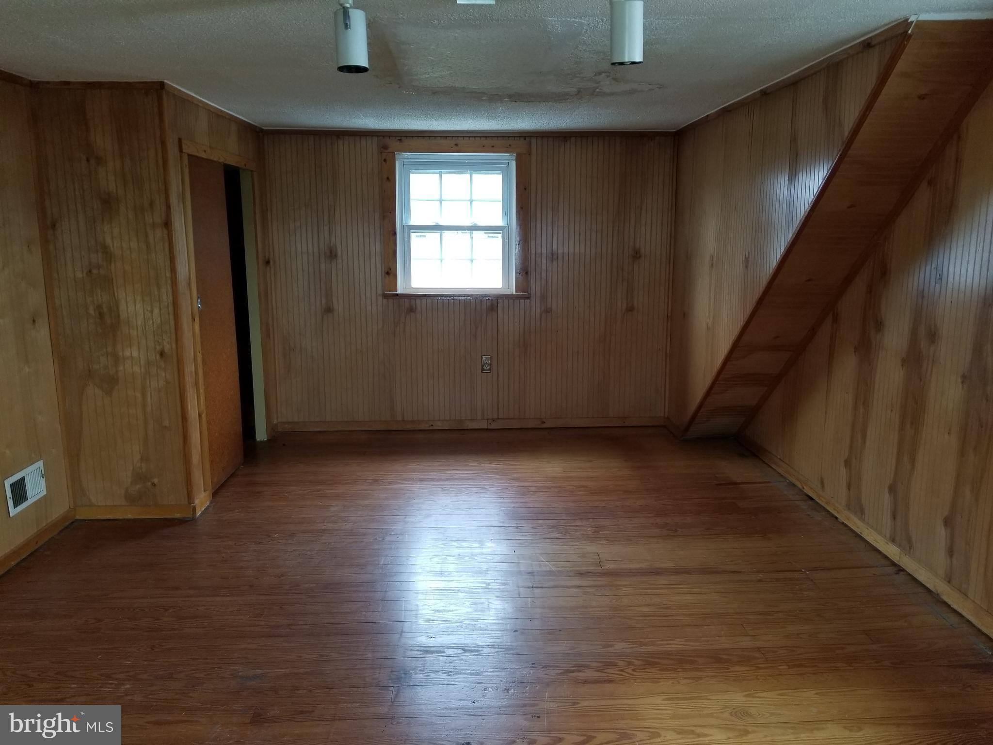 COLONIAL DRIVE - Residential