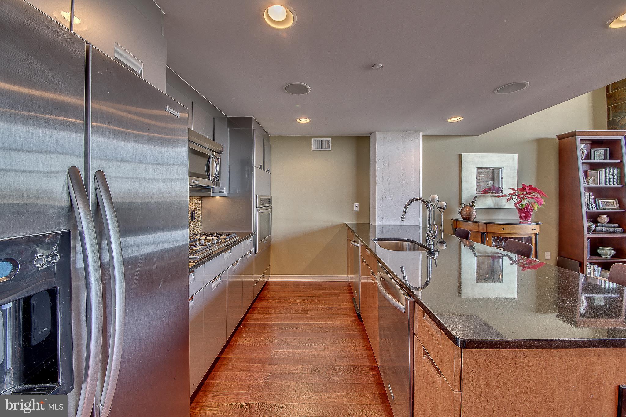 LOGAN SQUARE - Residential