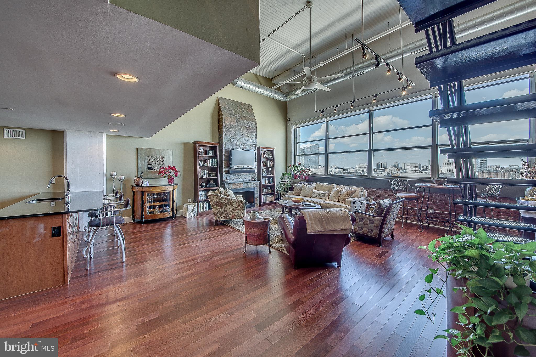 LOGAN SQUARE - Residential