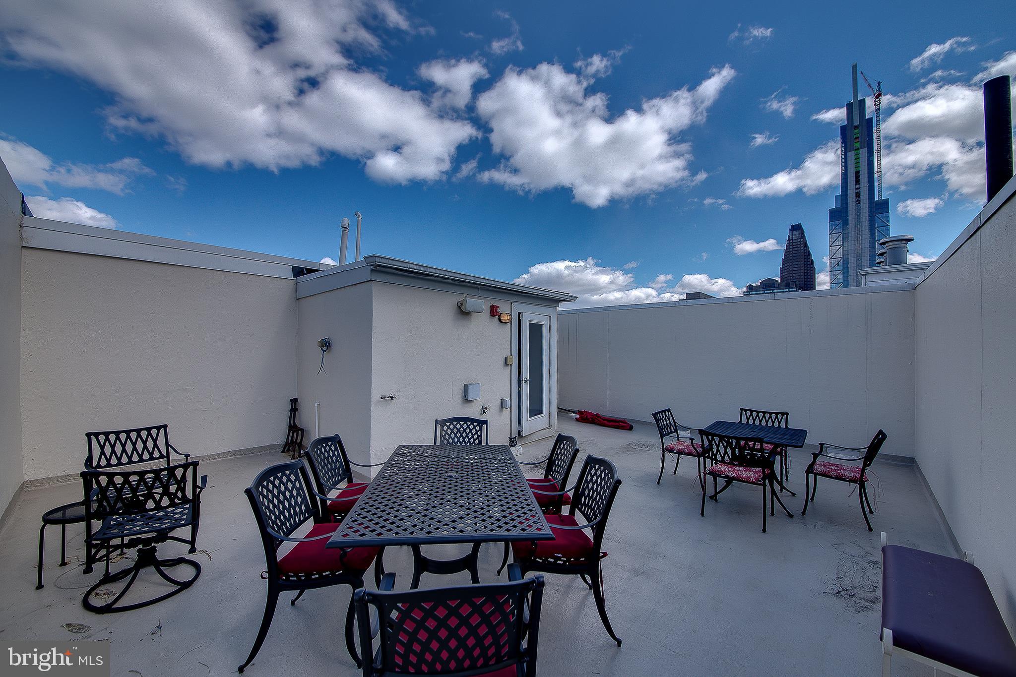 LOGAN SQUARE - Residential