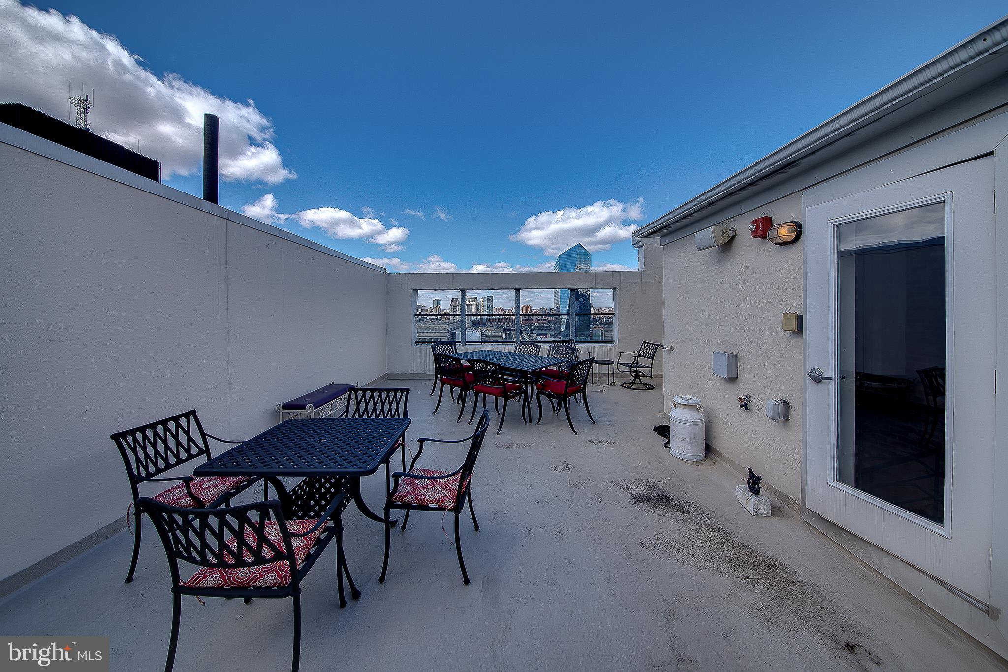 LOGAN SQUARE - Residential