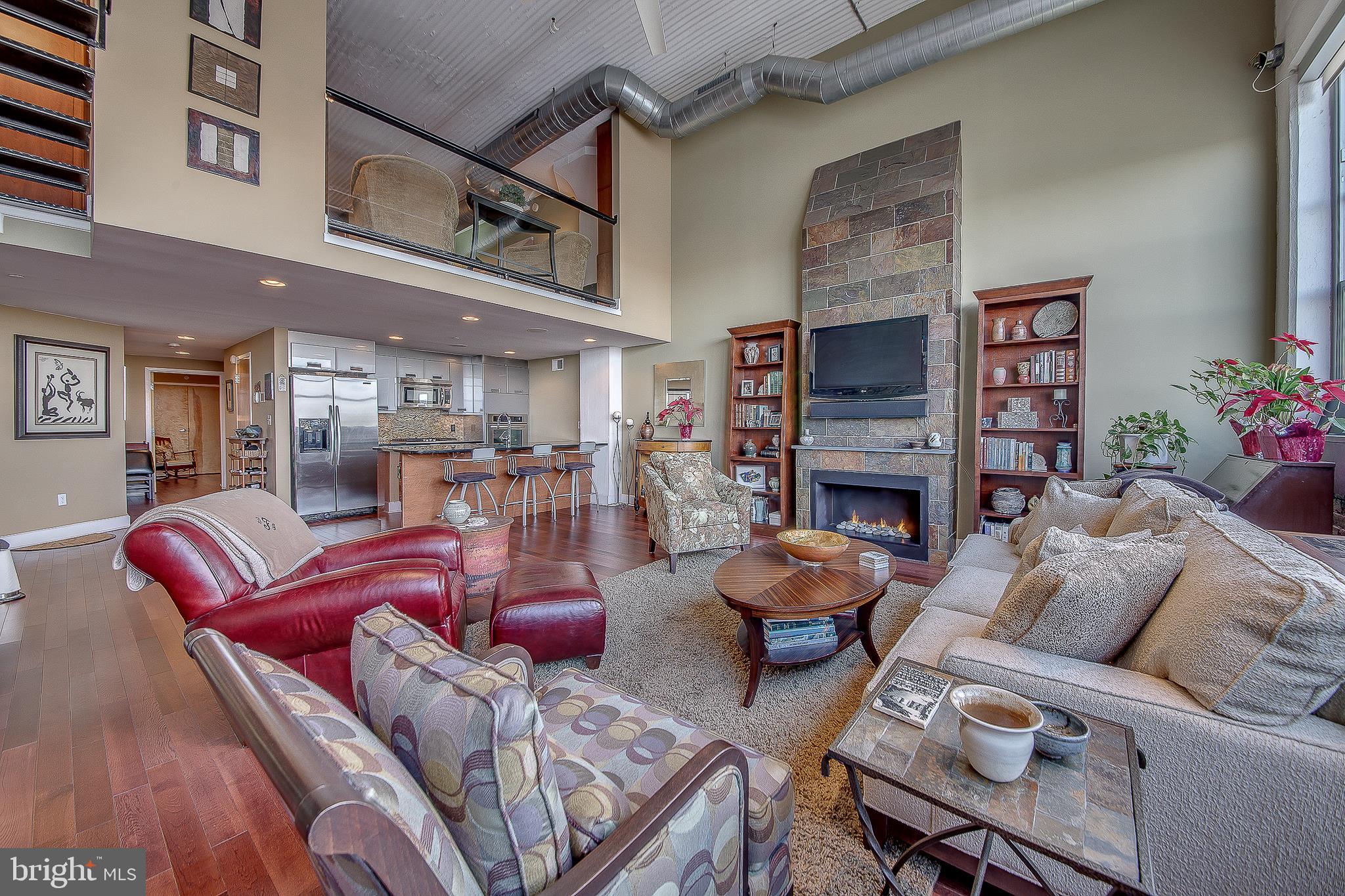 LOGAN SQUARE - Residential