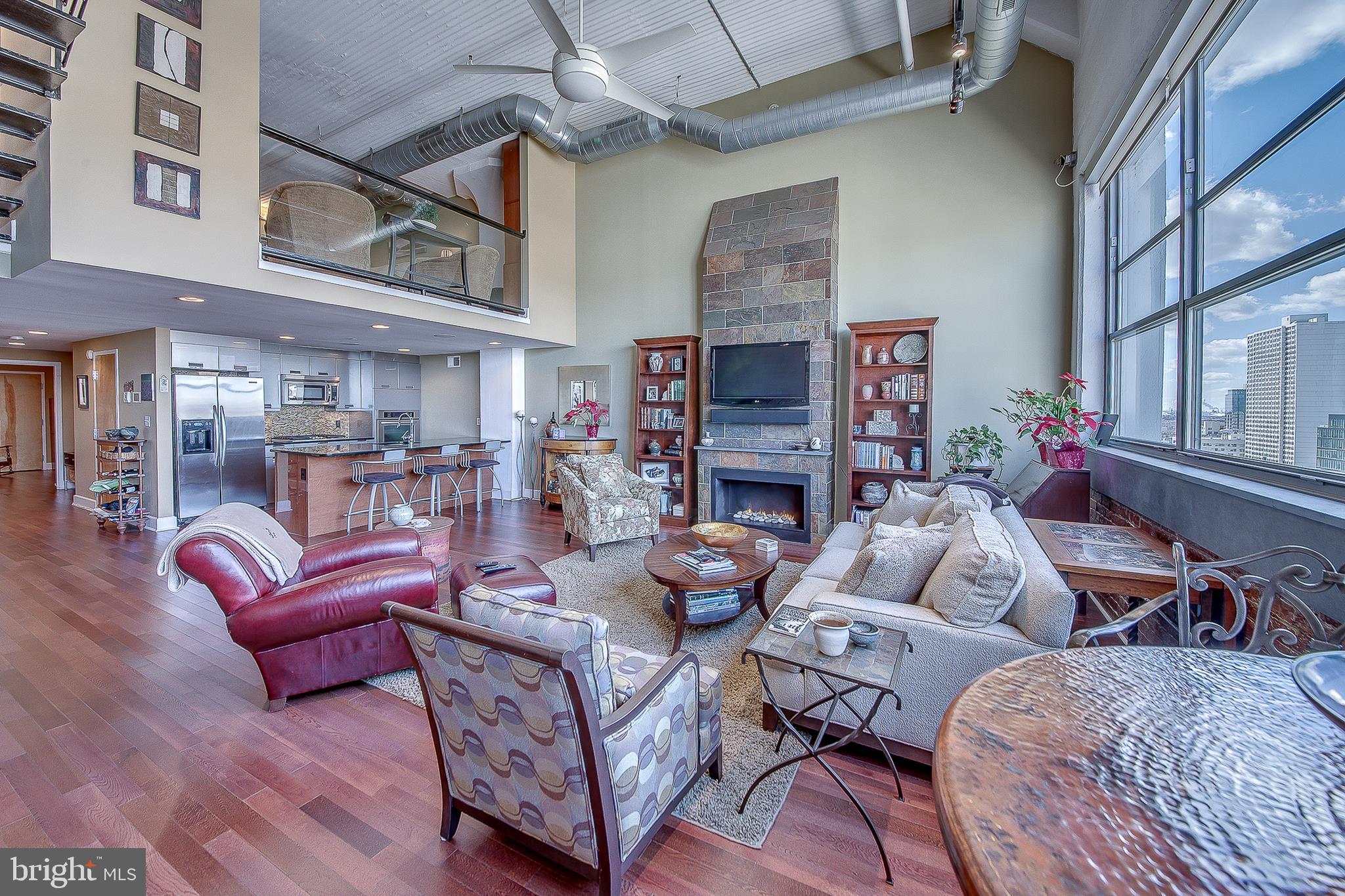 LOGAN SQUARE - Residential