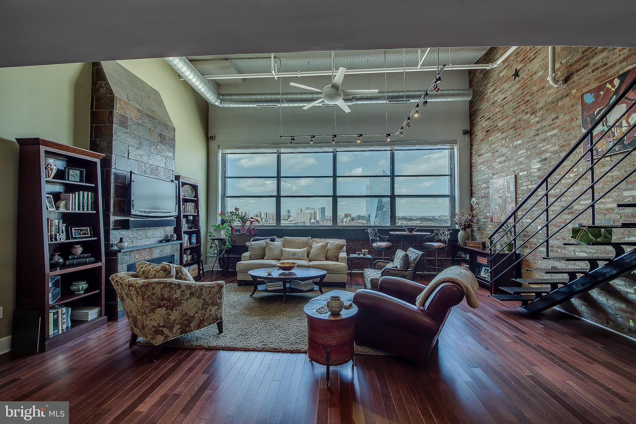 LOGAN SQUARE - Residential