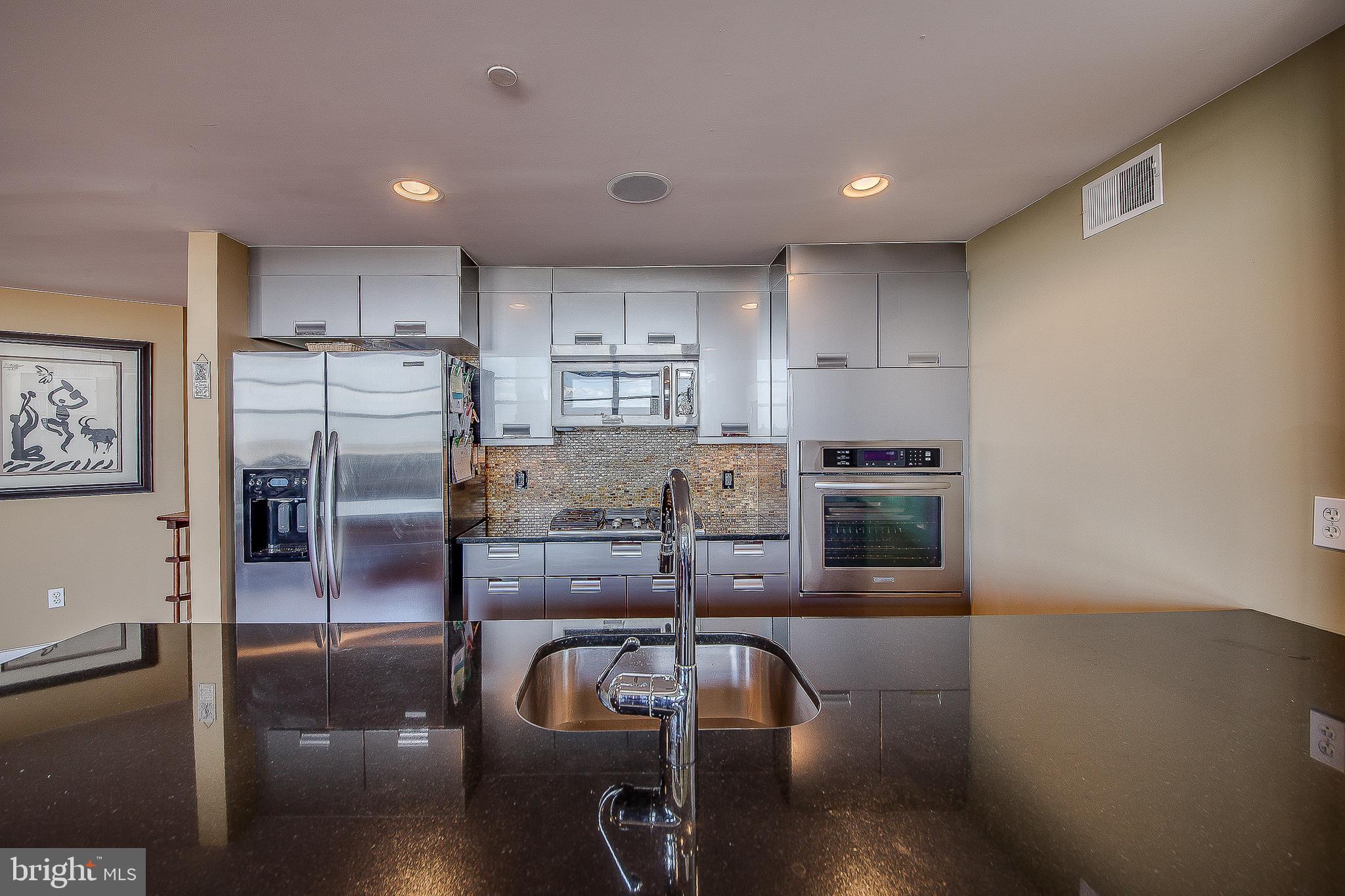 LOGAN SQUARE - Residential